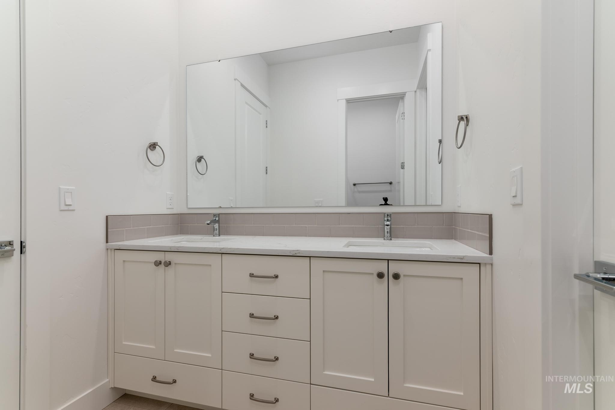 5161 W River Oaks Dr, Meridian, Idaho 83646, 3 Bedrooms, 2.5 Bathrooms, Residential For Sale, Price $669,000, 98977005