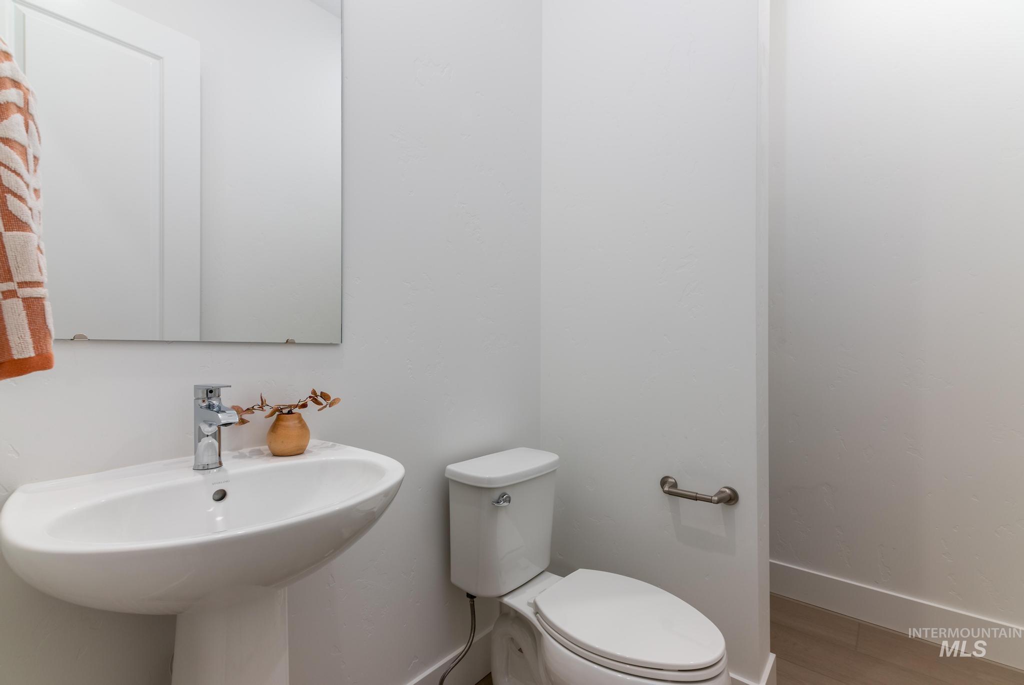 5161 W River Oaks Dr, Meridian, Idaho 83646, 3 Bedrooms, 2.5 Bathrooms, Residential For Sale, Price $654,000,MLS 98977005