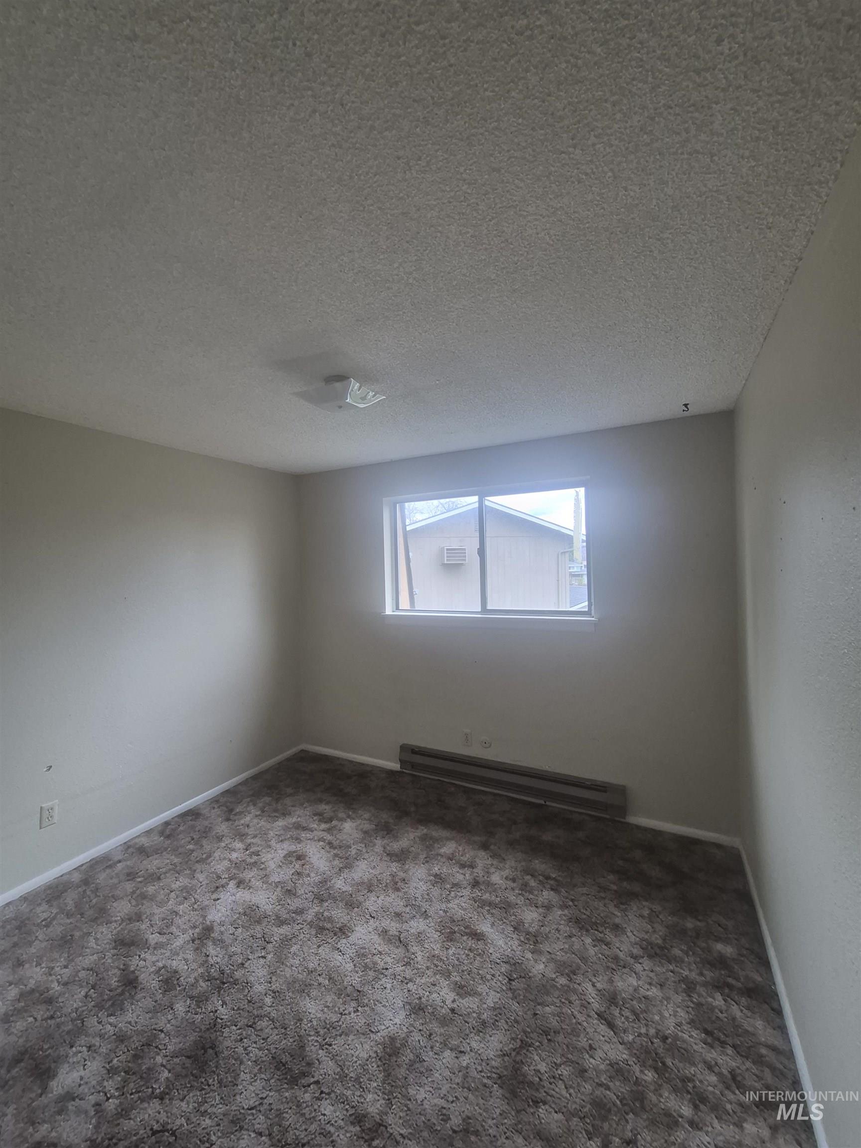 6920 W Grunder, Boise, Idaho 83709-2921, 2 Bedrooms, 1 Bathroom, Residential Income For Sale, Price $750,000,MLS 98977006