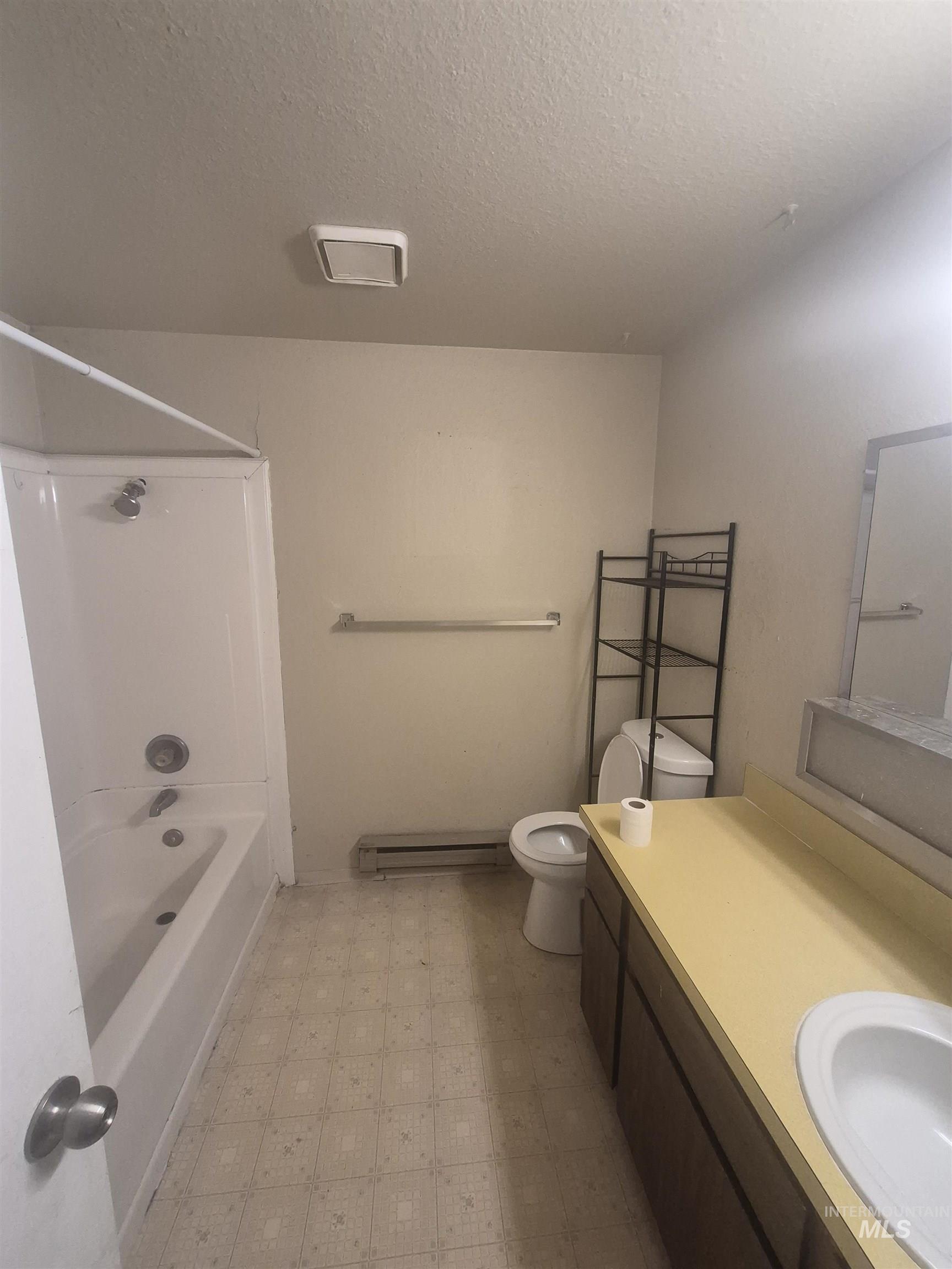 6920 W Grunder, Boise, Idaho 83709-2921, 2 Bedrooms, 1 Bathroom, Residential Income For Sale, Price $750,000,MLS 98977006