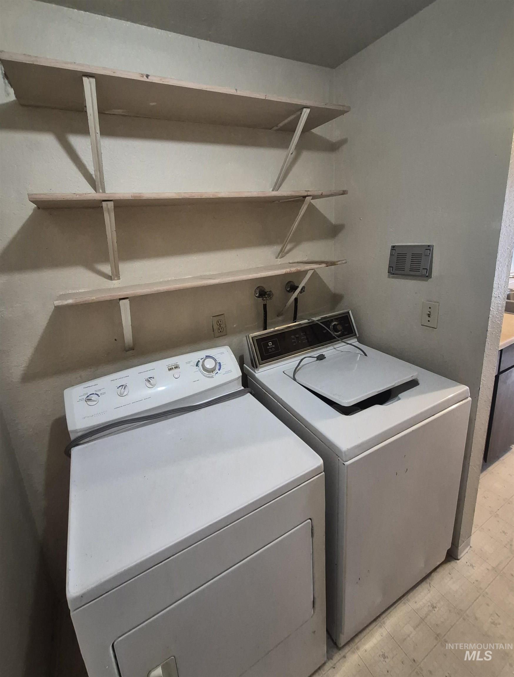 6920 W Grunder, Boise, Idaho 83709-2921, 2 Bedrooms, 1 Bathroom, Residential Income For Sale, Price $750,000,MLS 98977006