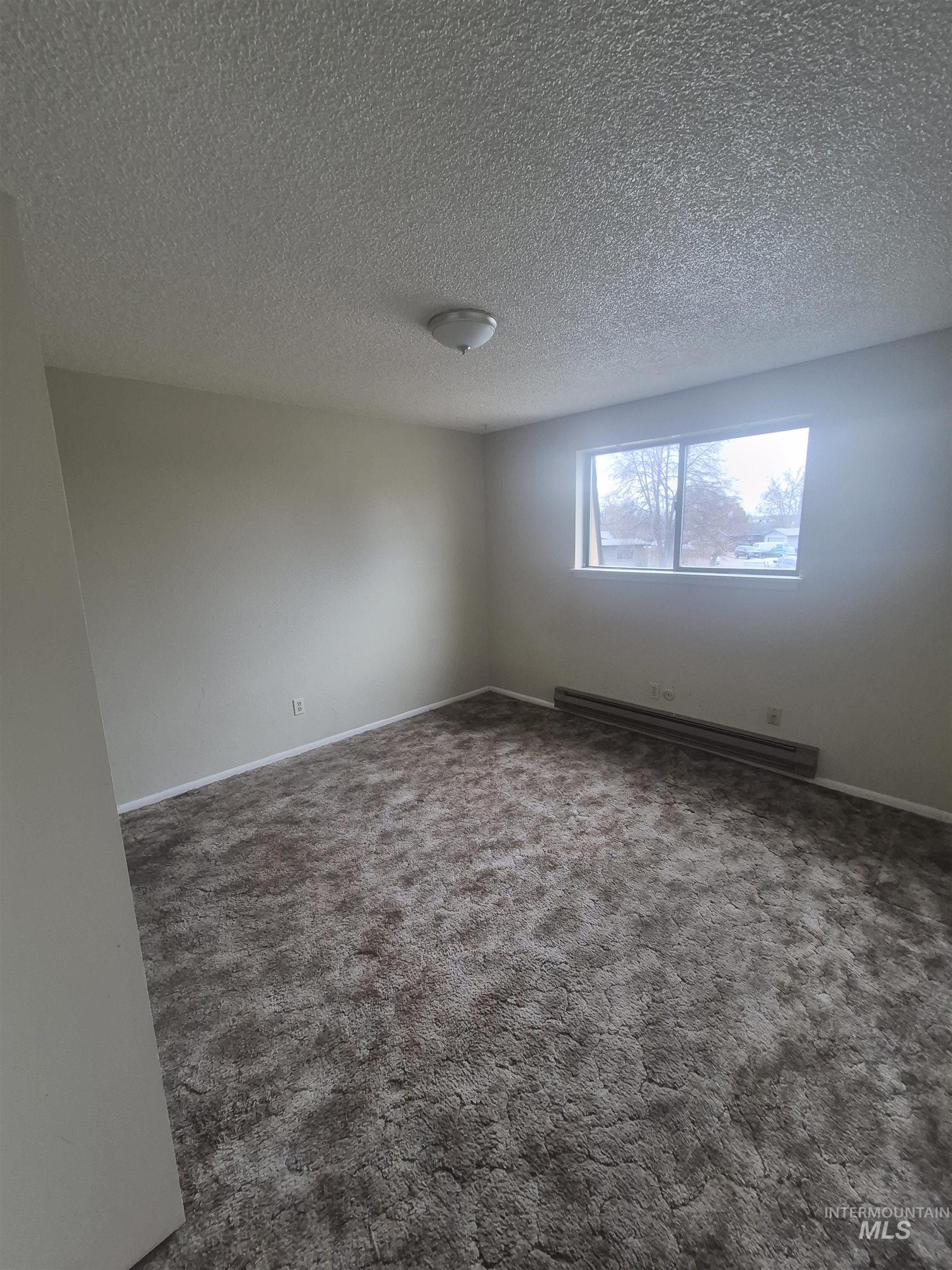 6920 W Grunder, Boise, Idaho 83709-2921, 2 Bedrooms, 1 Bathroom, Residential Income For Sale, Price $750,000,MLS 98977006