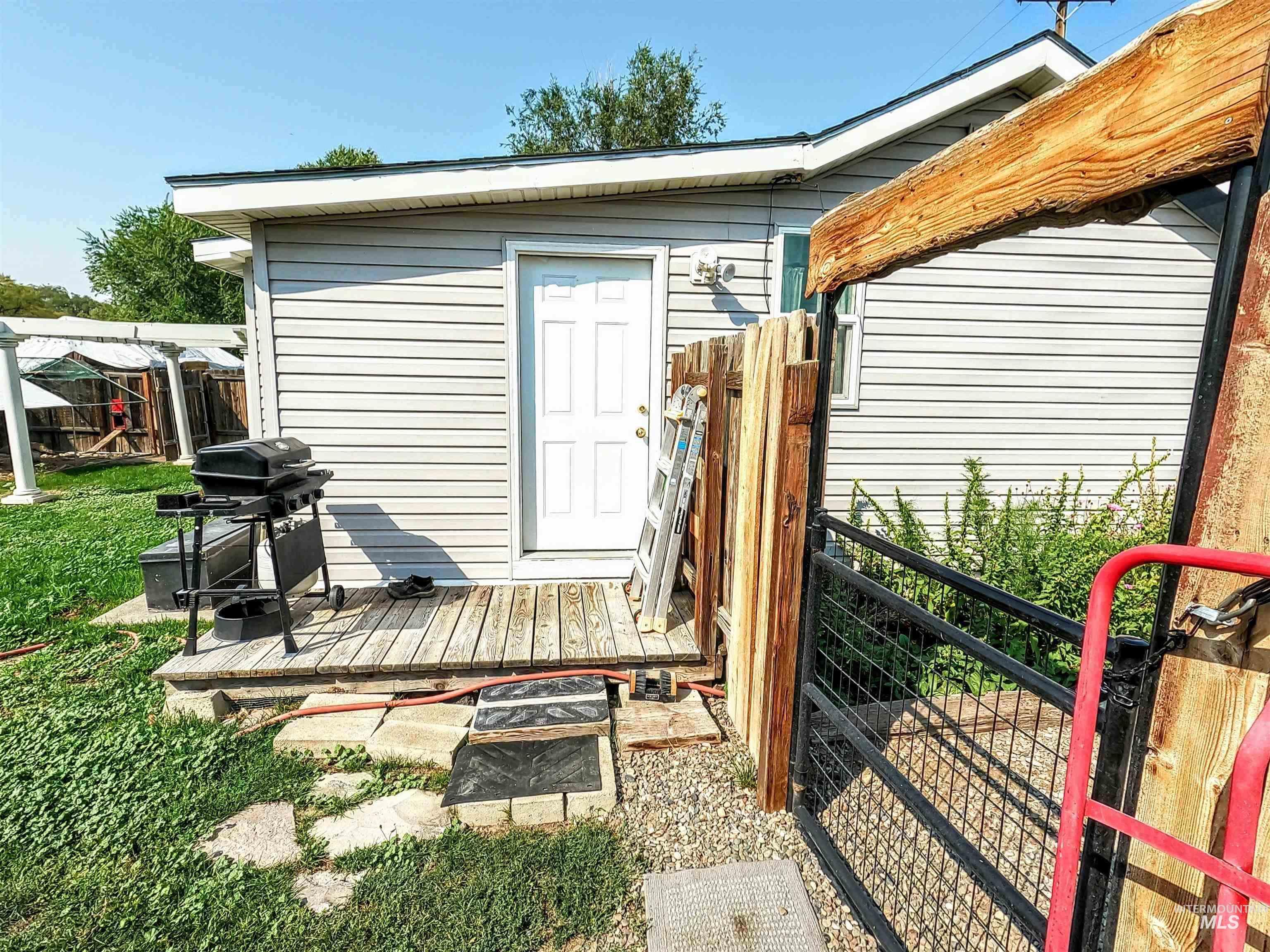 595 S 14th E, Mountain Home, Idaho 83647, 3 Bedrooms, 1.5 Bathrooms, Residential For Sale, Price $269,000, 98977011