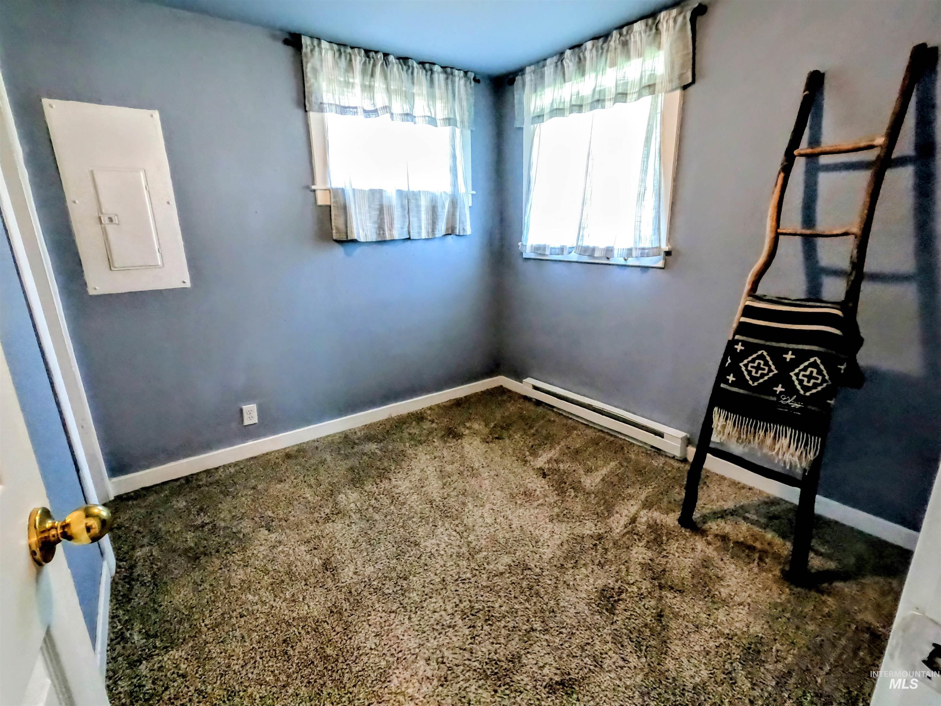 595 S 14th E, Mountain Home, Idaho 83647, 3 Bedrooms, 1.5 Bathrooms, Residential For Sale, Price $240,000,MLS 98977011