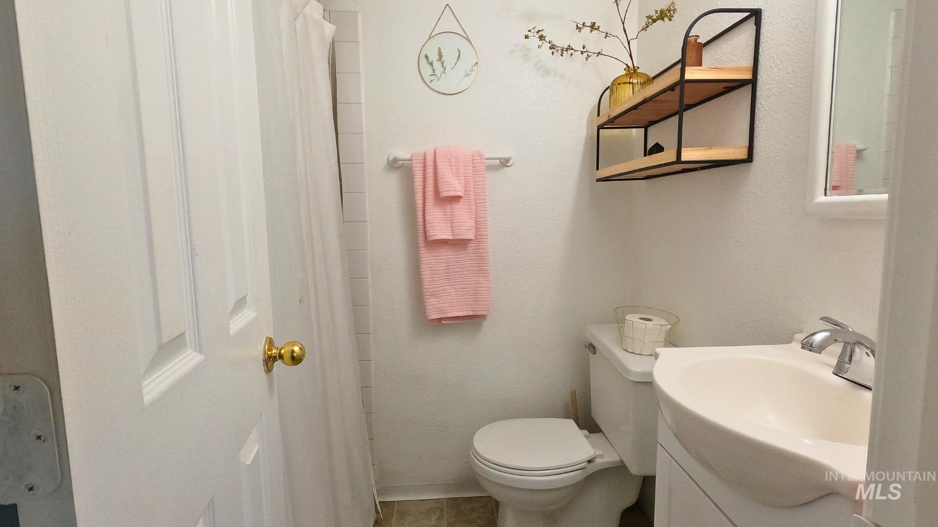 595 S 14th E, Mountain Home, Idaho 83647, 3 Bedrooms, 1.5 Bathrooms, Residential For Sale, Price $240,000,MLS 98977011