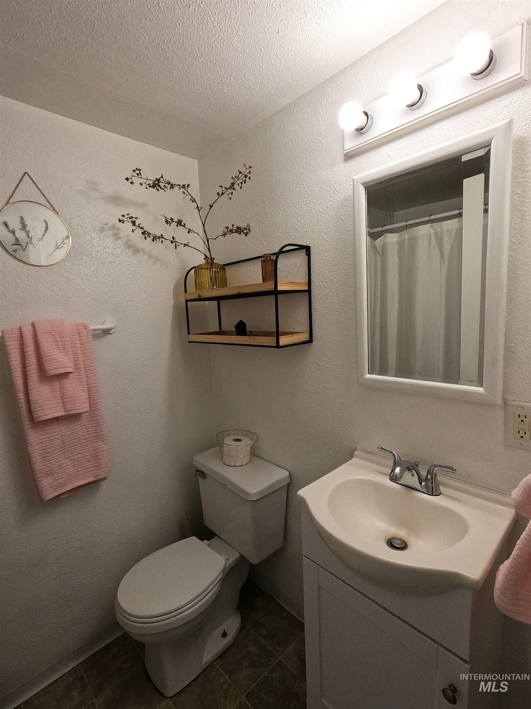 595 S 14th E, Mountain Home, Idaho 83647, 3 Bedrooms, 1.5 Bathrooms, Residential For Sale, Price $240,000,MLS 98977011