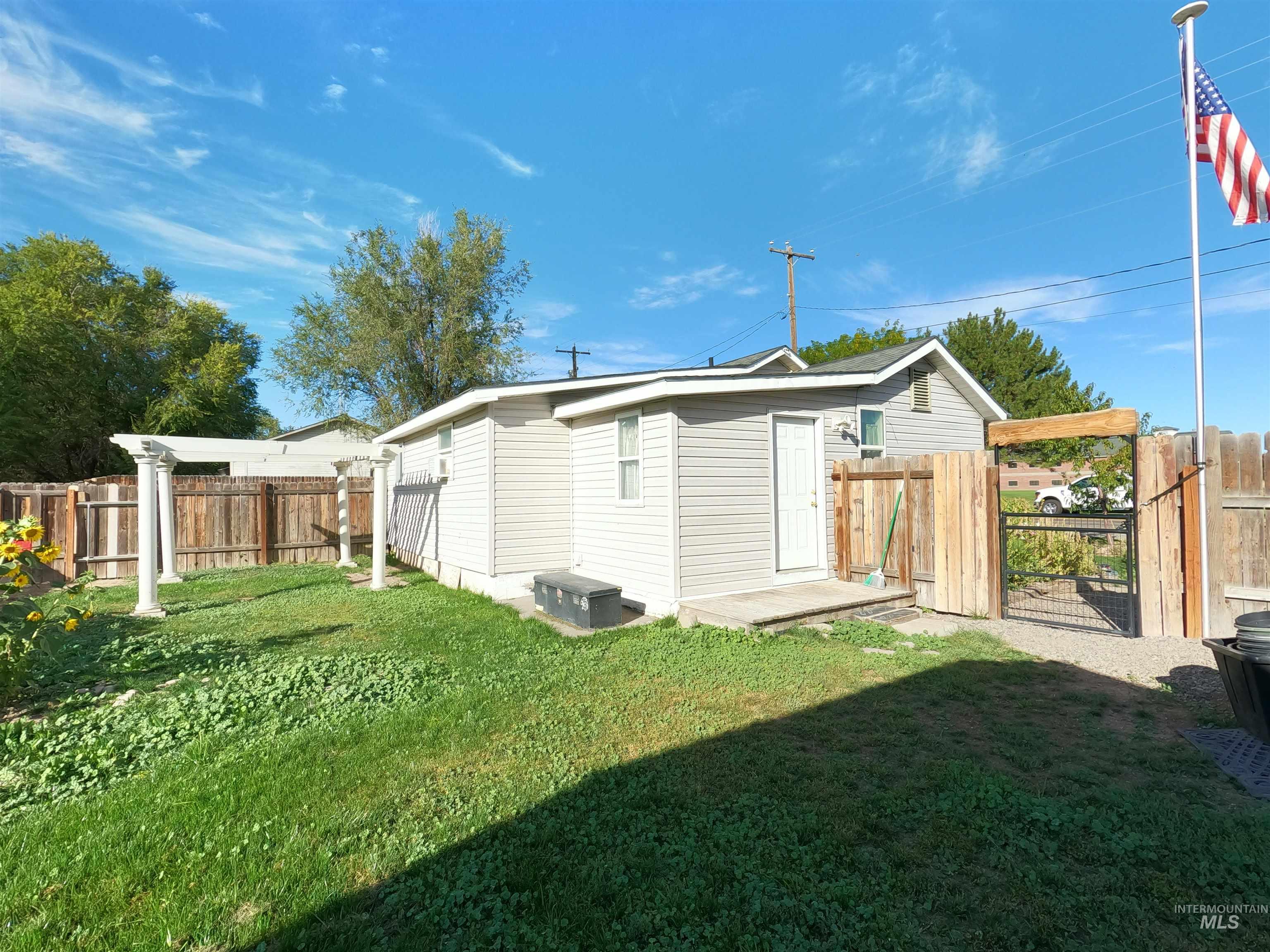 595 S 14th E, Mountain Home, Idaho 83647, 3 Bedrooms, 1.5 Bathrooms, Residential For Sale, Price $240,000,MLS 98977011