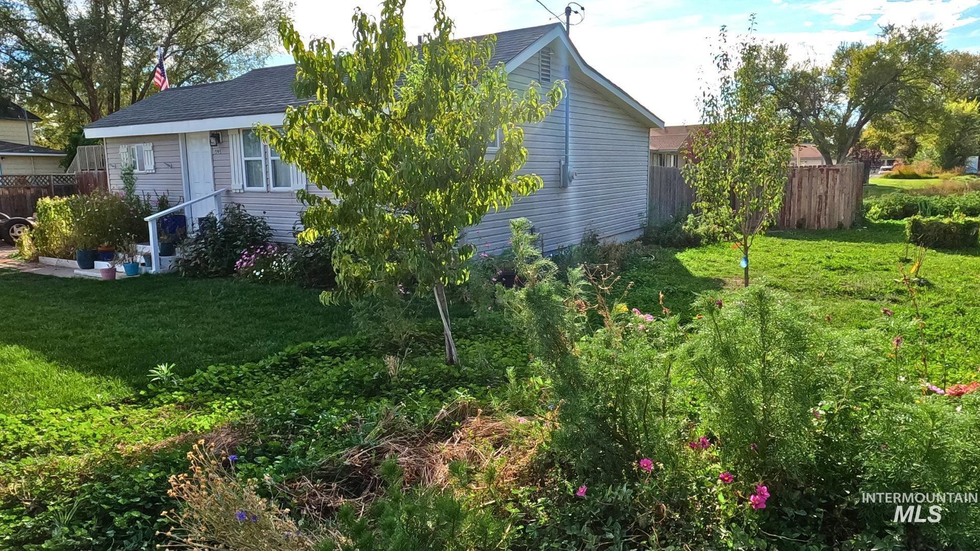 595 S 14th E, Mountain Home, Idaho 83647, 3 Bedrooms, 1.5 Bathrooms, Residential For Sale, Price $269,000, 98977011