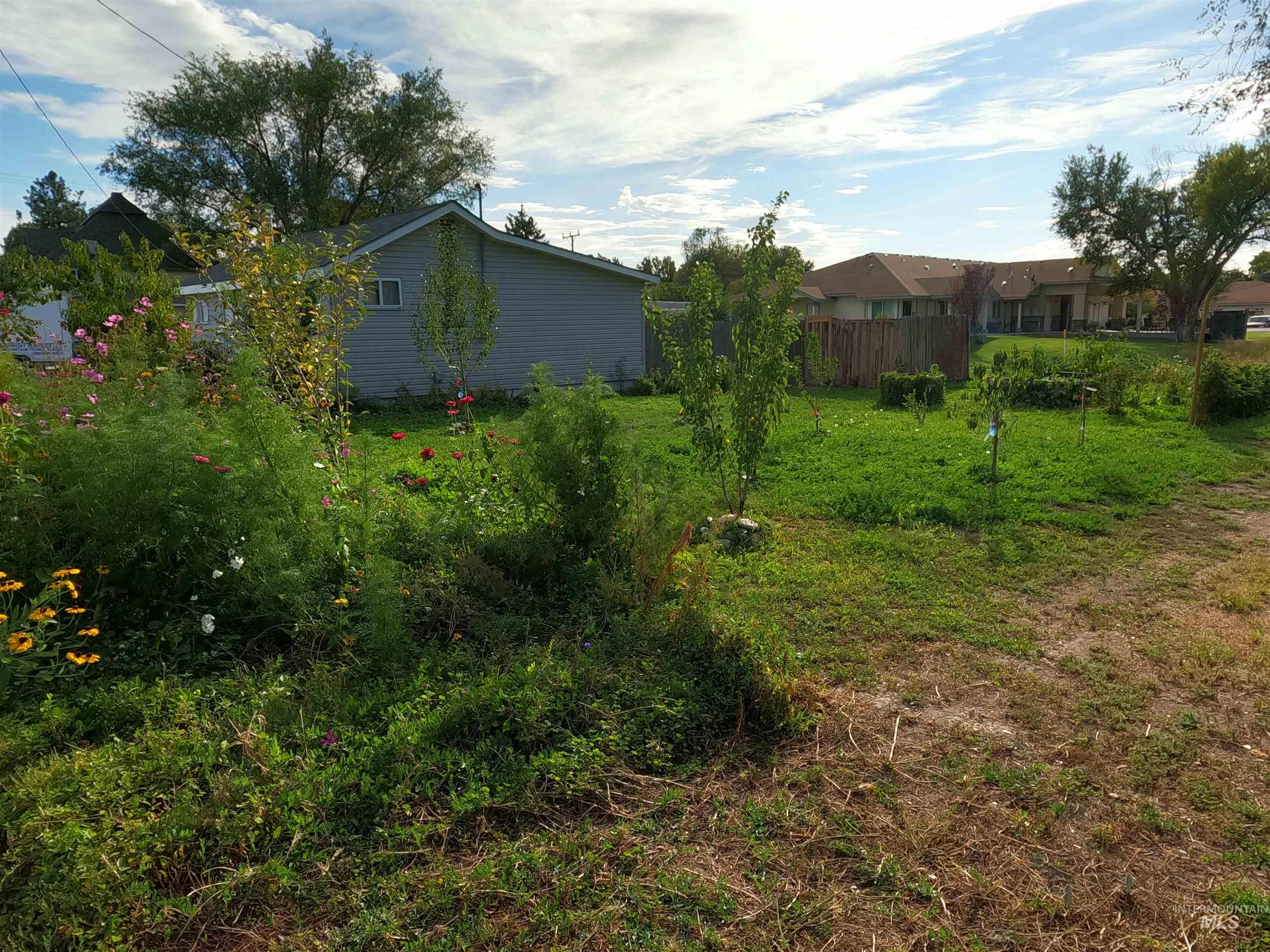 595 S 14th E, Mountain Home, Idaho 83647, 3 Bedrooms, 1.5 Bathrooms, Residential For Sale, Price $269,000, 98977011