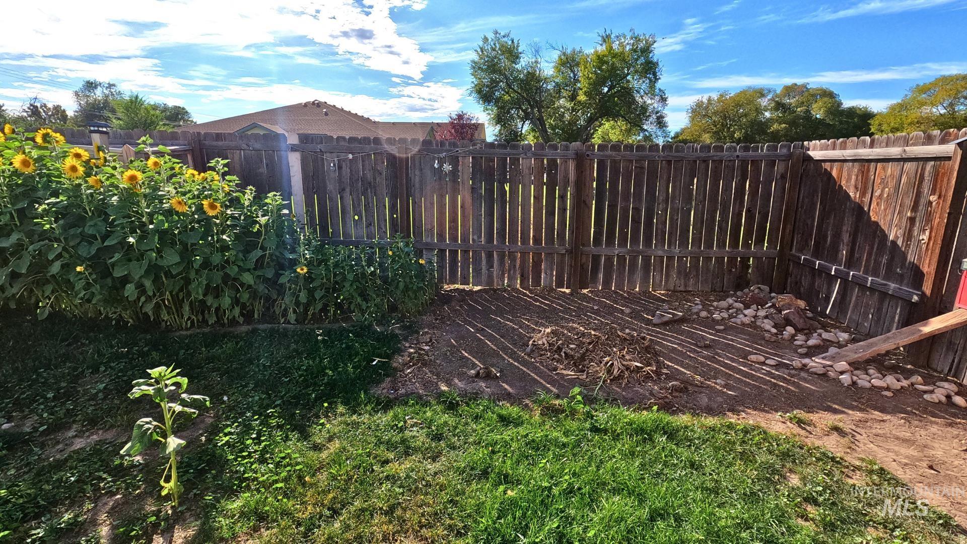 595 S 14th E, Mountain Home, Idaho 83647, 3 Bedrooms, 1.5 Bathrooms, Residential For Sale, Price $269,000, 98977011