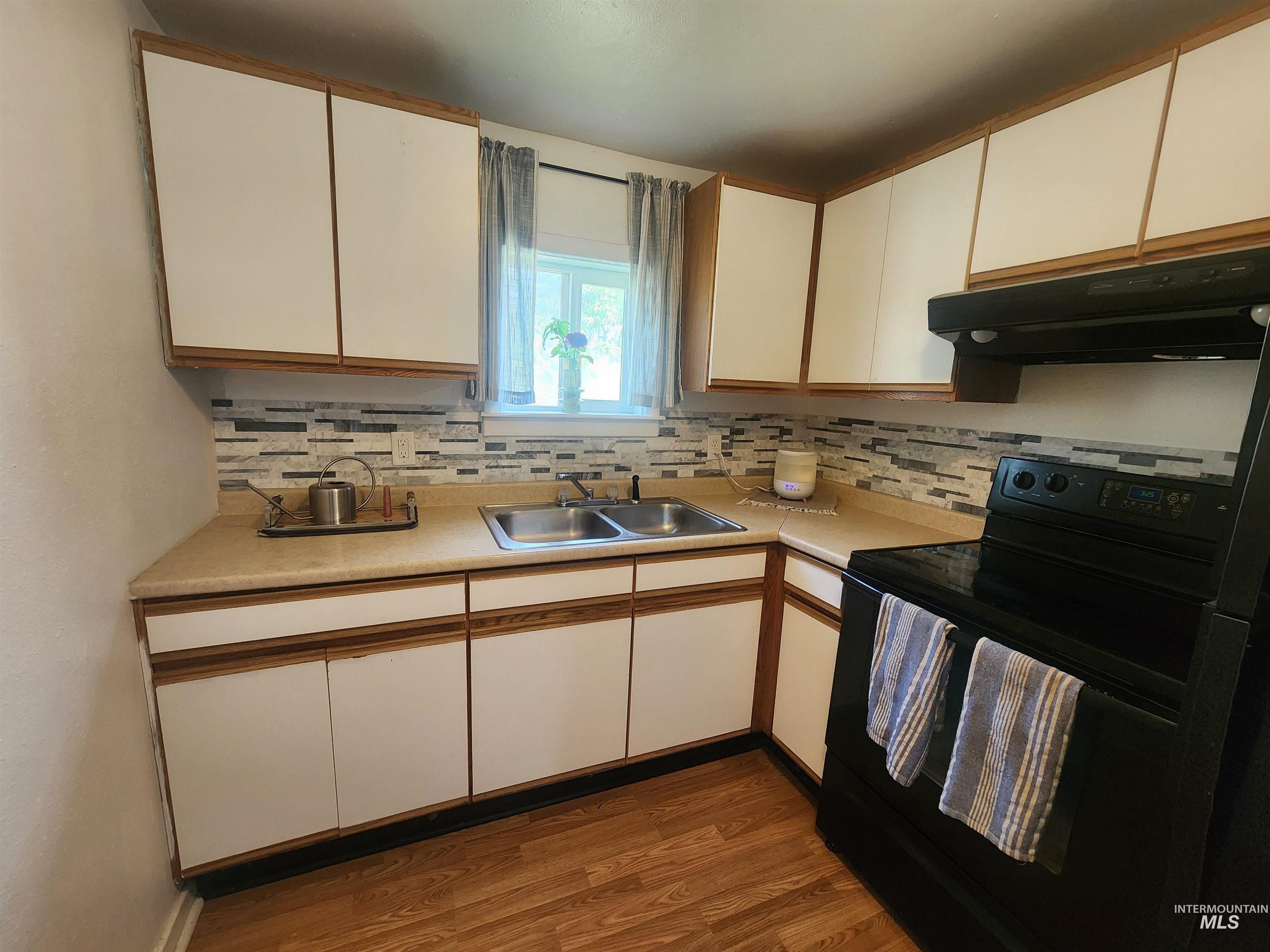 595 S 14th E, Mountain Home, Idaho 83647, 3 Bedrooms, 1.5 Bathrooms, Residential For Sale, Price $240,000,MLS 98977011