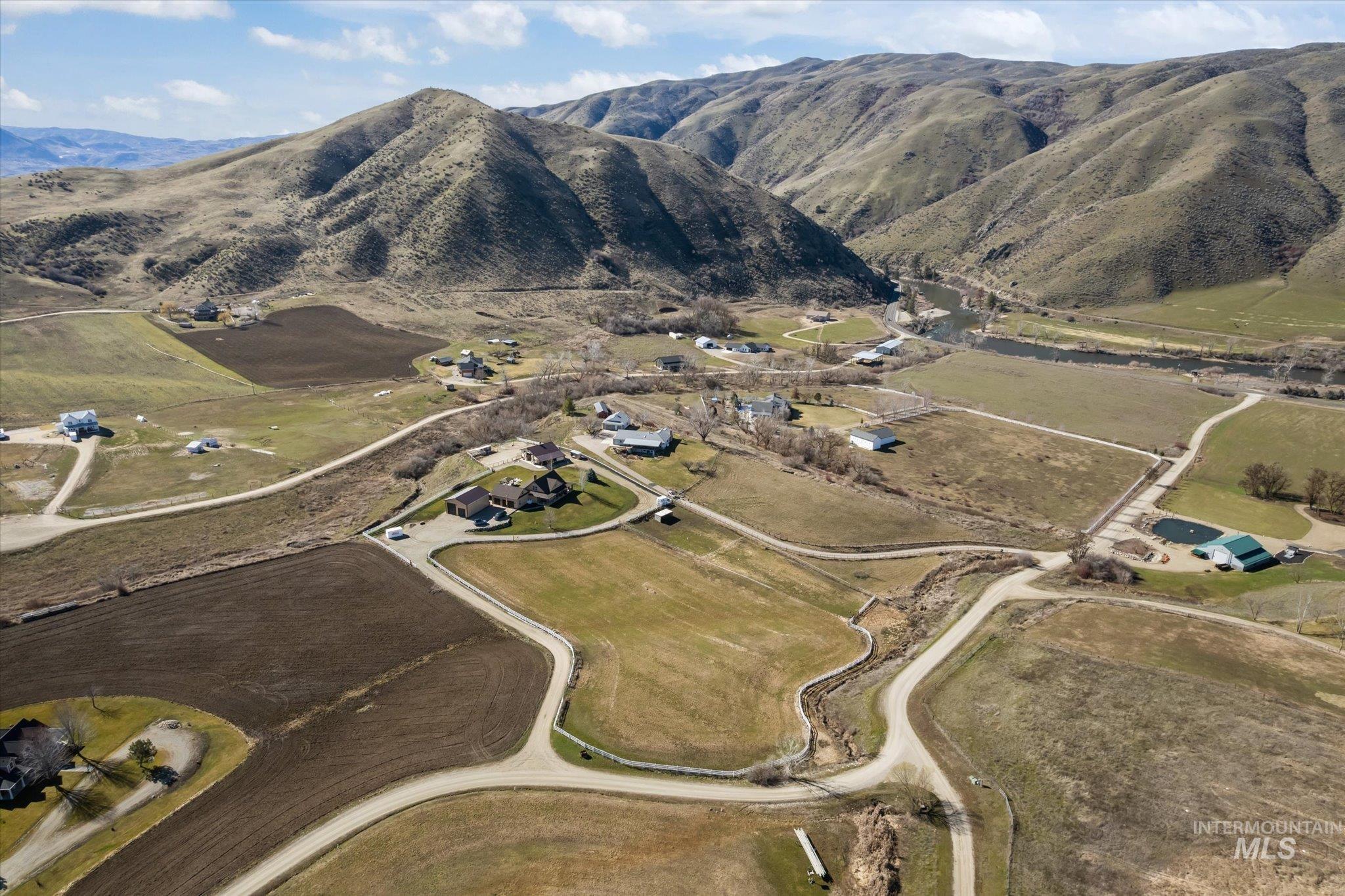 27 Waverly Drive, Horseshoe Bend, Idaho 83629, 3 Bedrooms, 4 Bathrooms, Residential For Sale, Price $1,689,900,MLS 98977014