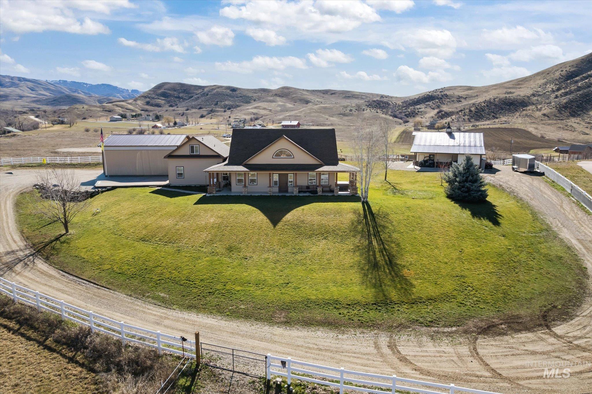 27 Waverly Drive, Horseshoe Bend, Idaho 83629, 3 Bedrooms, 3.5 Bathrooms, Residential For Sale, Price $1,689,900, 98977014