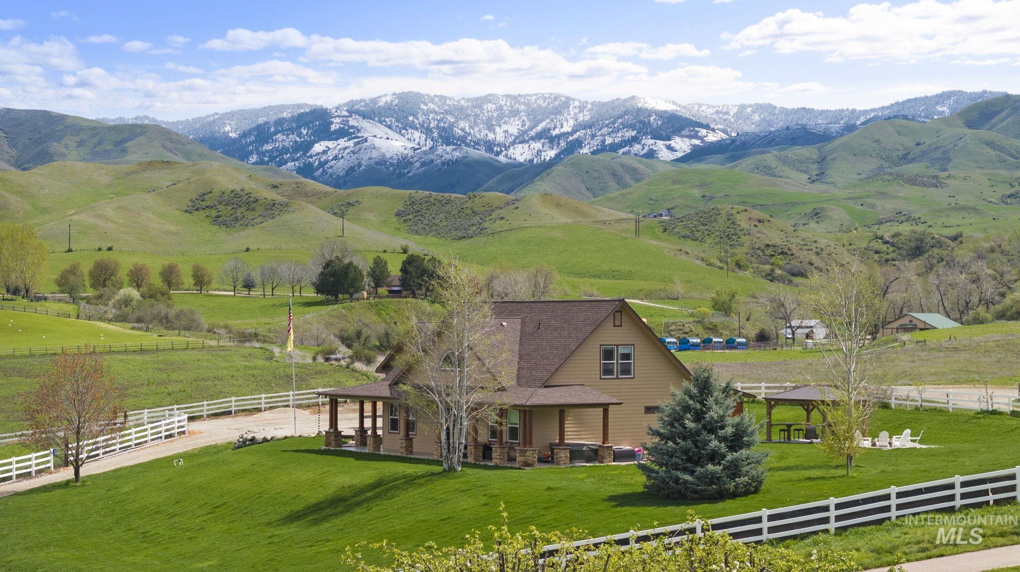 27 Waverly Drive, Horseshoe Bend, Idaho 83629, 3 Bedrooms, 4 Bathrooms, Residential For Sale, Price $1,599,900,MLS 98977014