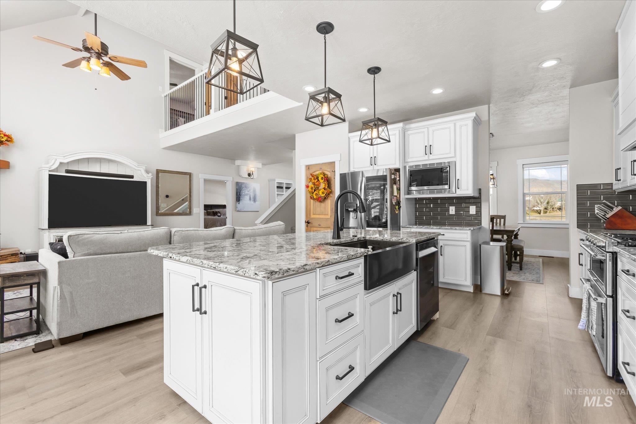 27 Waverly Drive, Horseshoe Bend, Idaho 83629, 3 Bedrooms, 4 Bathrooms, Residential For Sale, Price $1,689,900,MLS 98977014