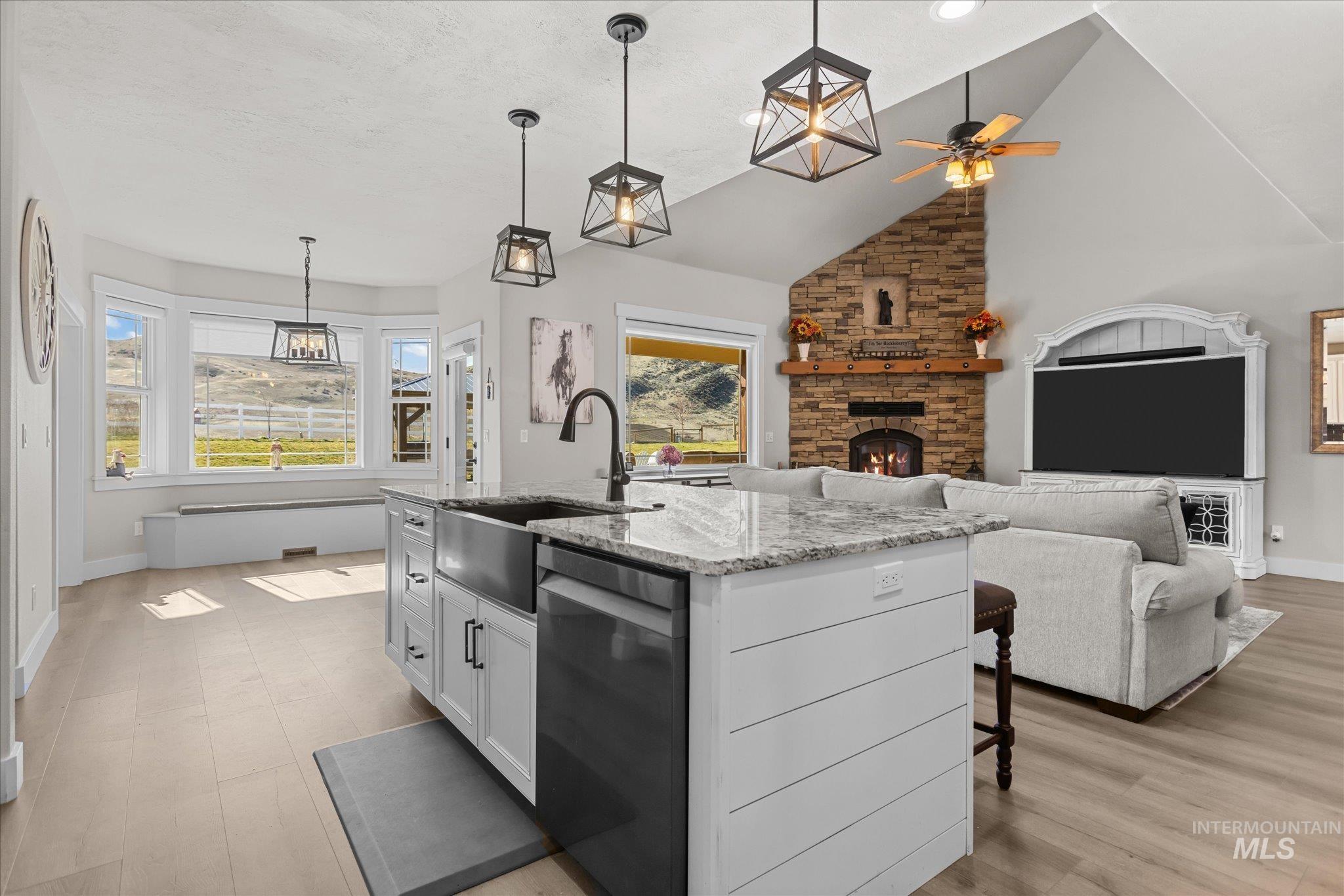 27 Waverly Drive, Horseshoe Bend, Idaho 83629, 3 Bedrooms, 4 Bathrooms, Residential For Sale, Price $1,689,900,MLS 98977014