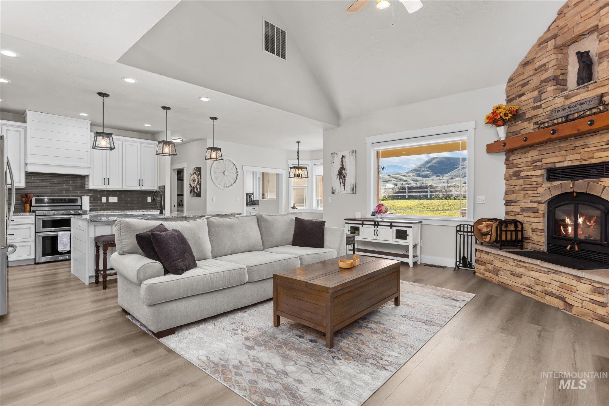 27 Waverly Drive, Horseshoe Bend, Idaho 83629, 3 Bedrooms, 4 Bathrooms, Residential For Sale, Price $1,599,900,MLS 98977014