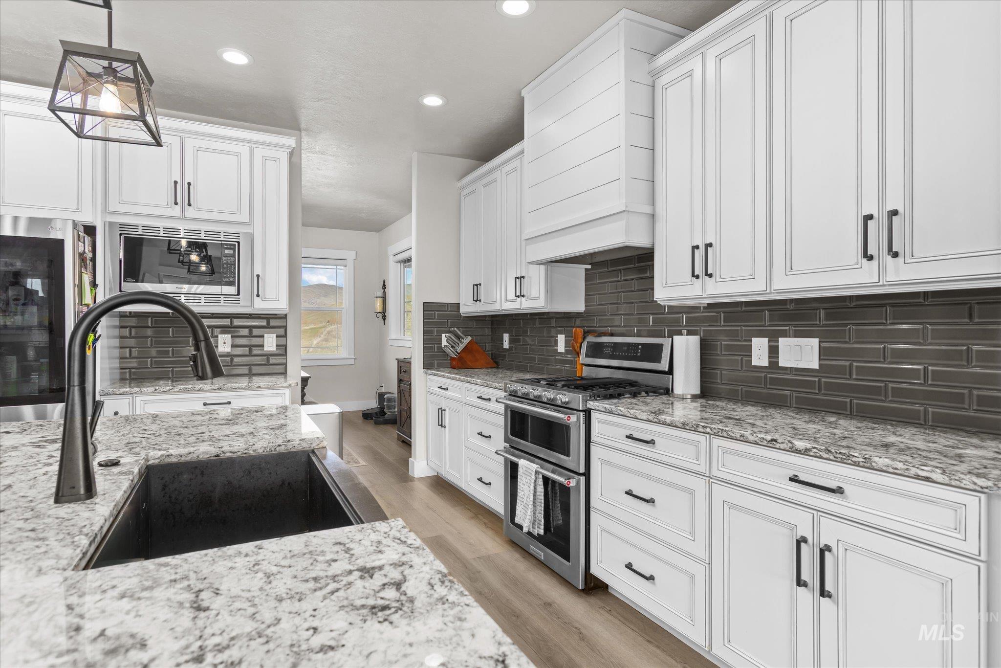 27 Waverly Drive, Horseshoe Bend, Idaho 83629, 3 Bedrooms, 4 Bathrooms, Residential For Sale, Price $1,599,900,MLS 98977014