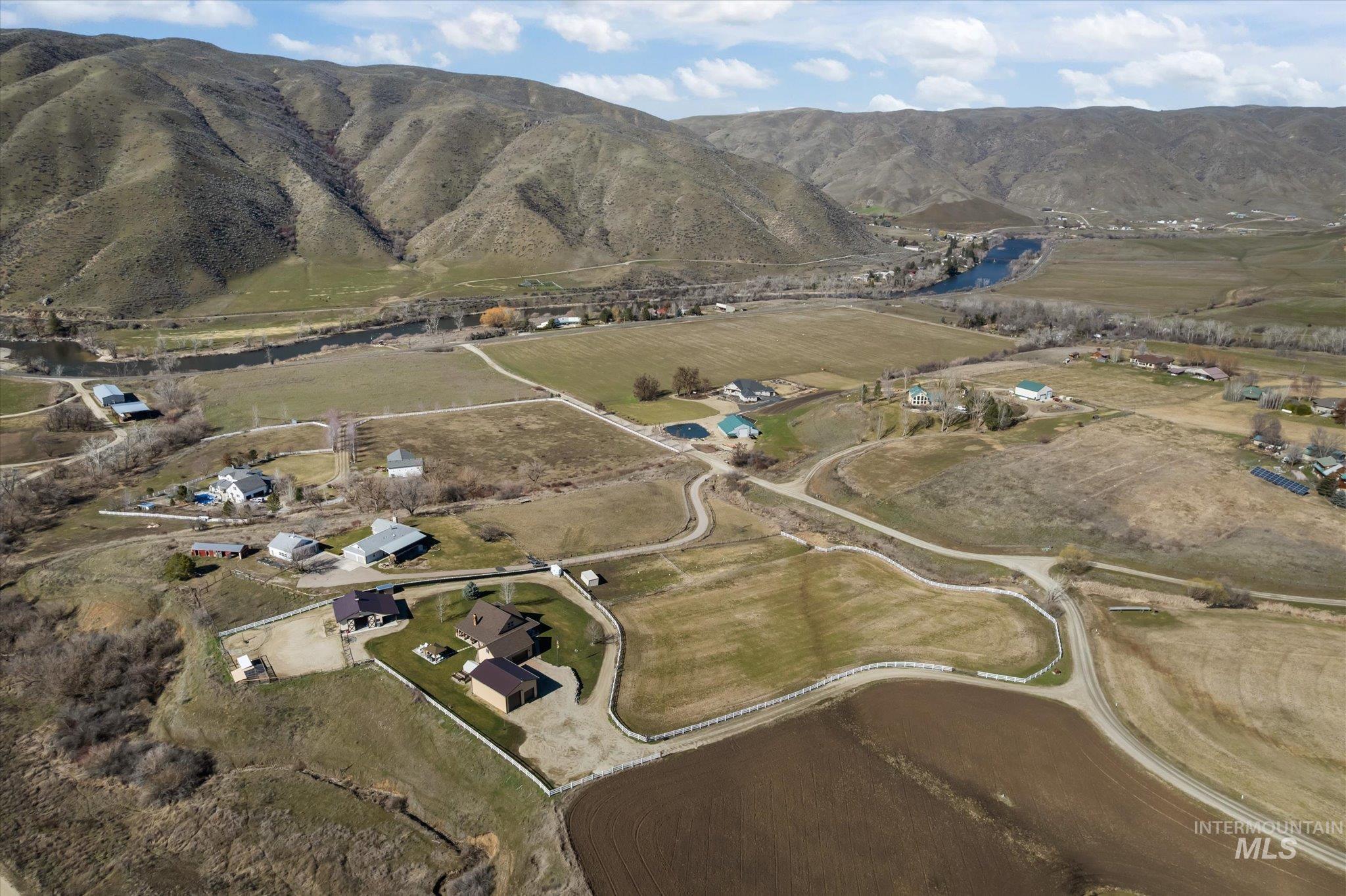 27 Waverly Drive, Horseshoe Bend, Idaho 83629, 3 Bedrooms, 3.5 Bathrooms, Residential For Sale, Price $1,689,900, 98977014