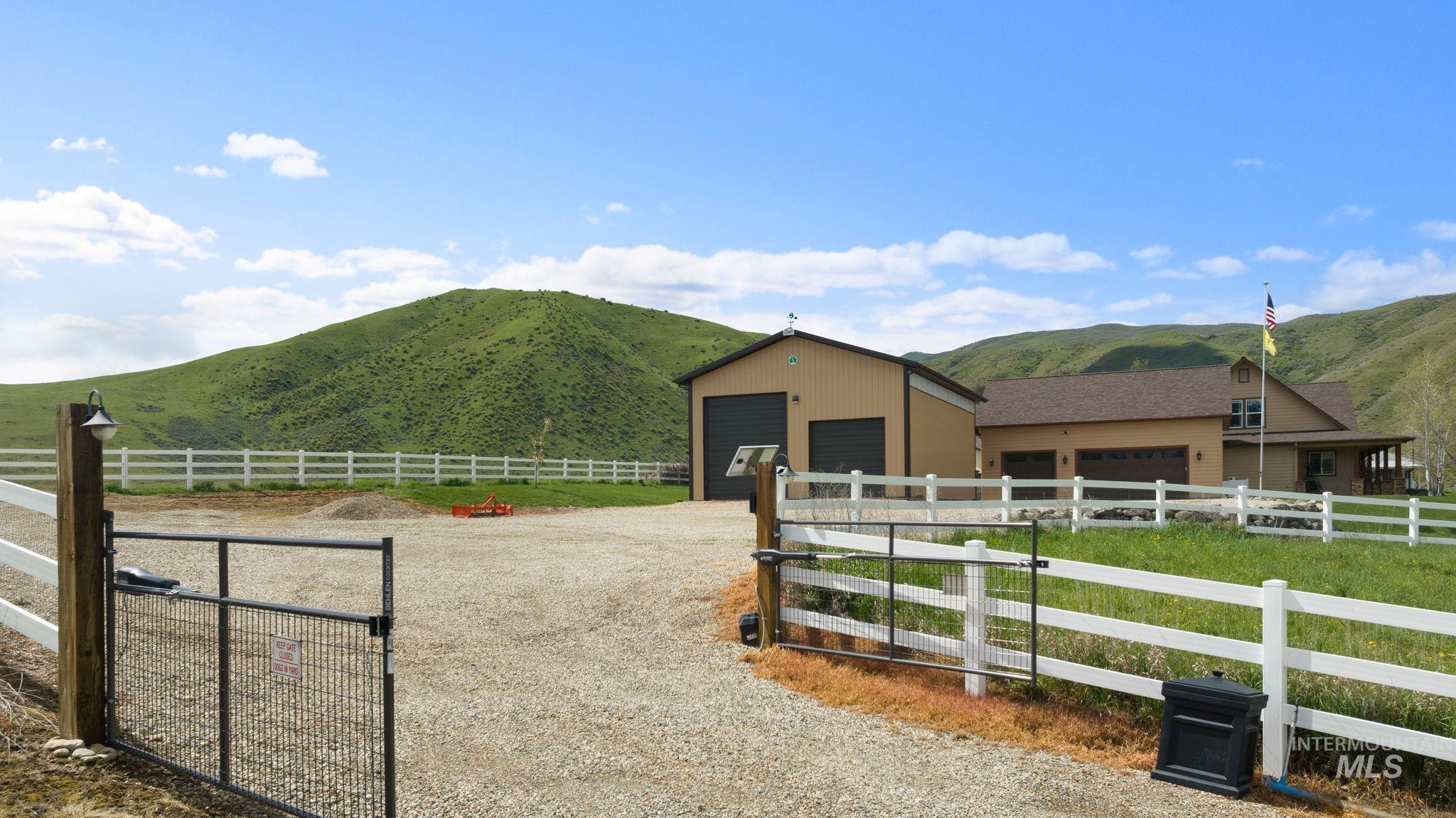 27 Waverly Drive, Horseshoe Bend, Idaho 83629, 3 Bedrooms, 4 Bathrooms, Residential For Sale, Price $1,599,900,MLS 98977014