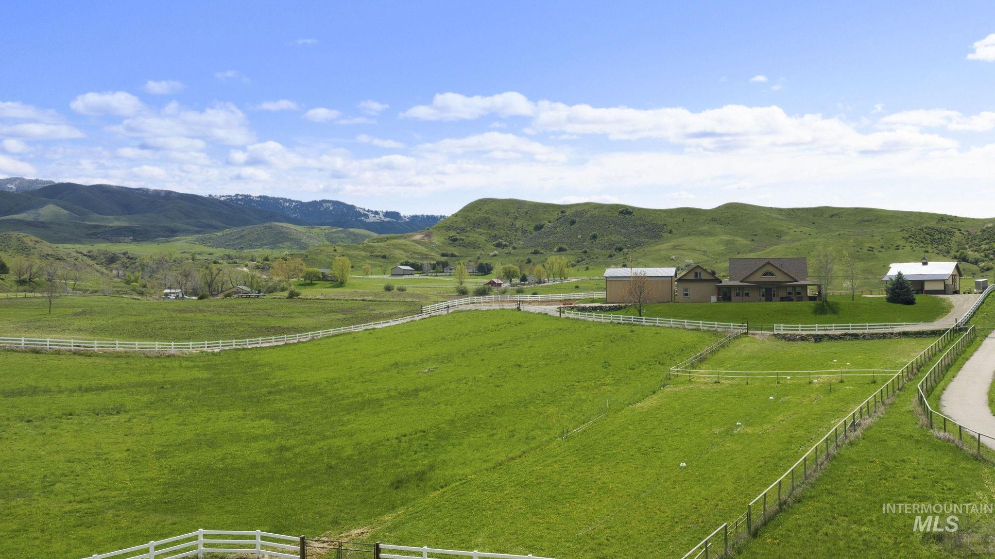 27 Waverly Drive, Horseshoe Bend, Idaho 83629, 3 Bedrooms, 4 Bathrooms, Residential For Sale, Price $1,689,900,MLS 98977014