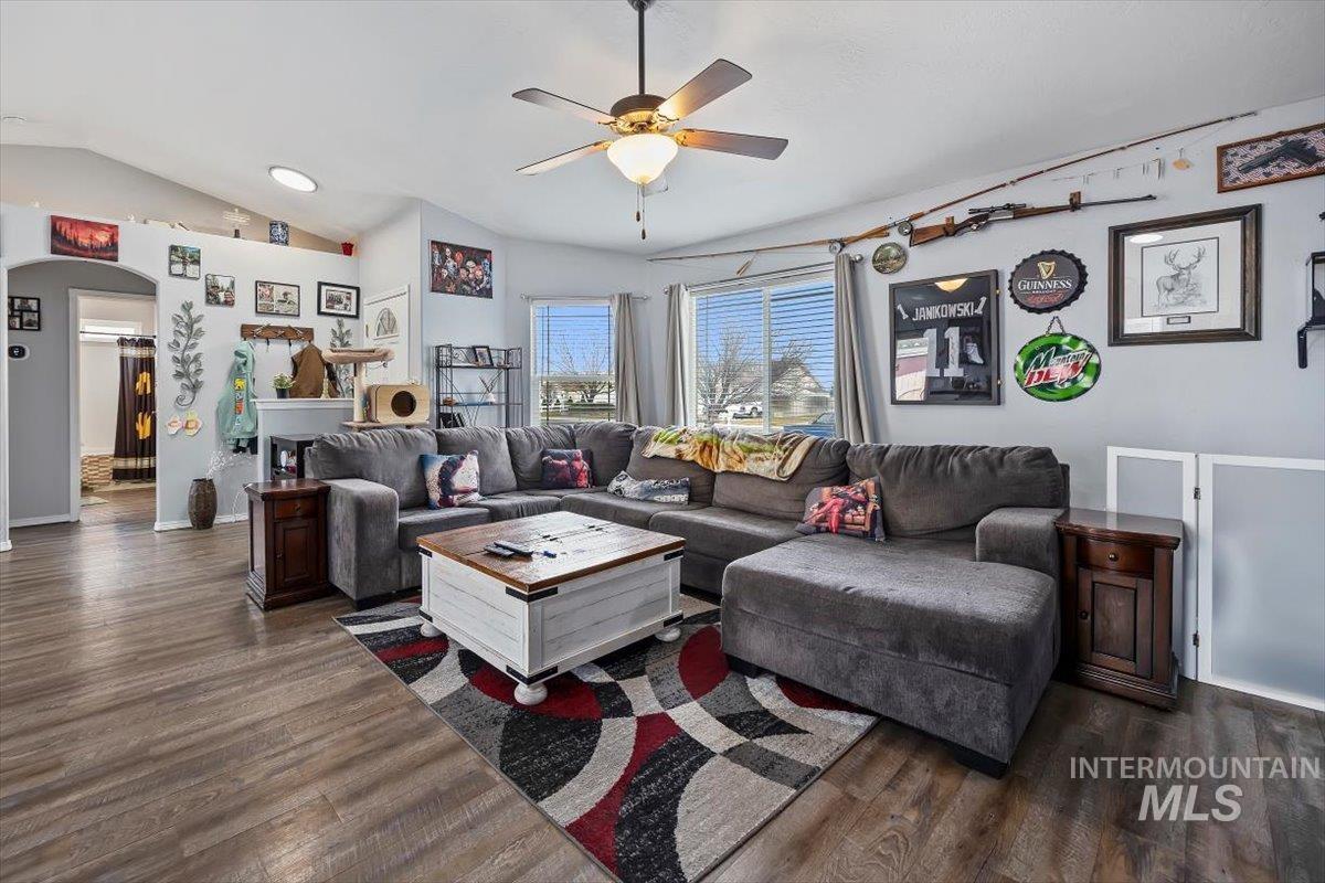 1411 Cayuse Creek Dr, Kimberly, Idaho 83341, 3 Bedrooms, 2 Bathrooms, Residential For Sale, Price $344,900, 98977015