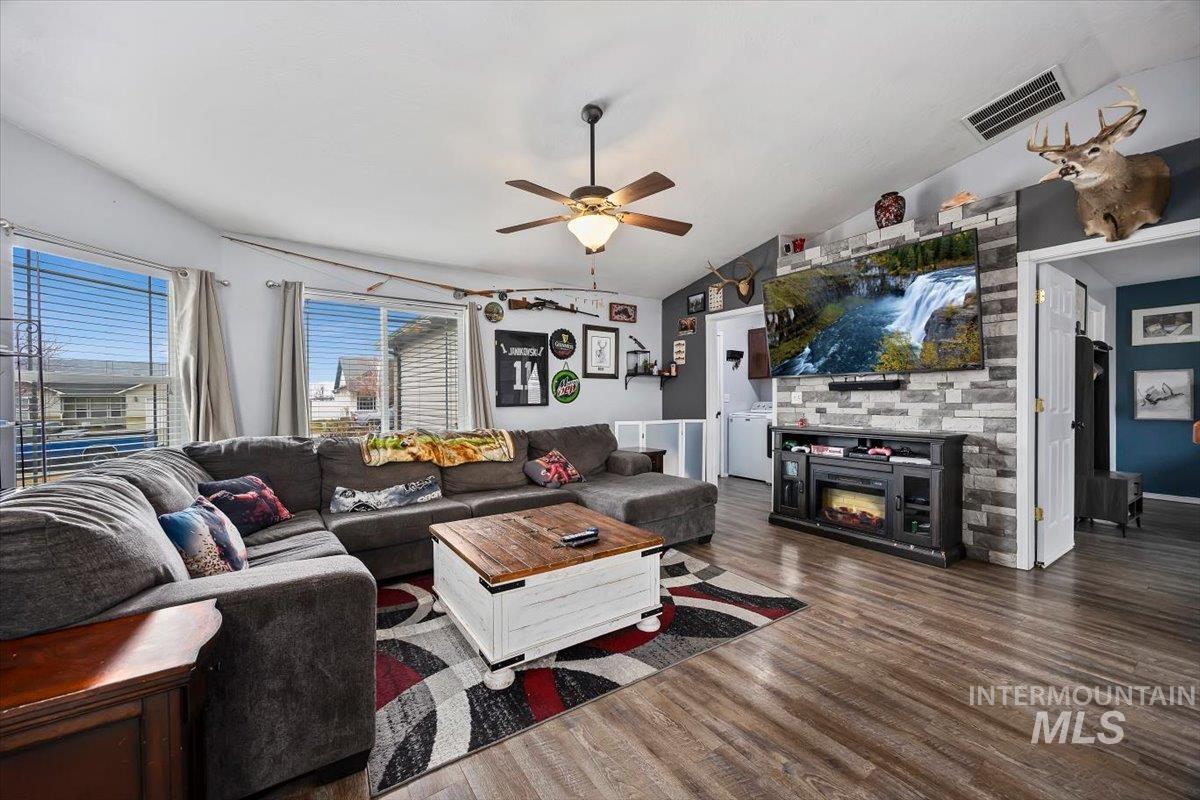 1411 Cayuse Creek Dr, Kimberly, Idaho 83341, 3 Bedrooms, 2 Bathrooms, Residential For Sale, Price $344,900, 98977015