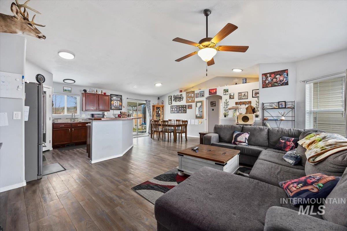 1411 Cayuse Creek Dr, Kimberly, Idaho 83341, 3 Bedrooms, 2 Bathrooms, Residential For Sale, Price $344,900, 98977015