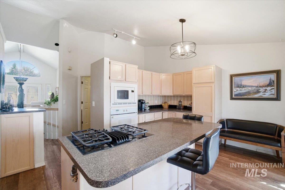 6603 W Summer Hill Dr, Boise, Idaho 83714, 3 Bedrooms, 3 Bathrooms, Residential For Sale, Price $690,000, 98977016