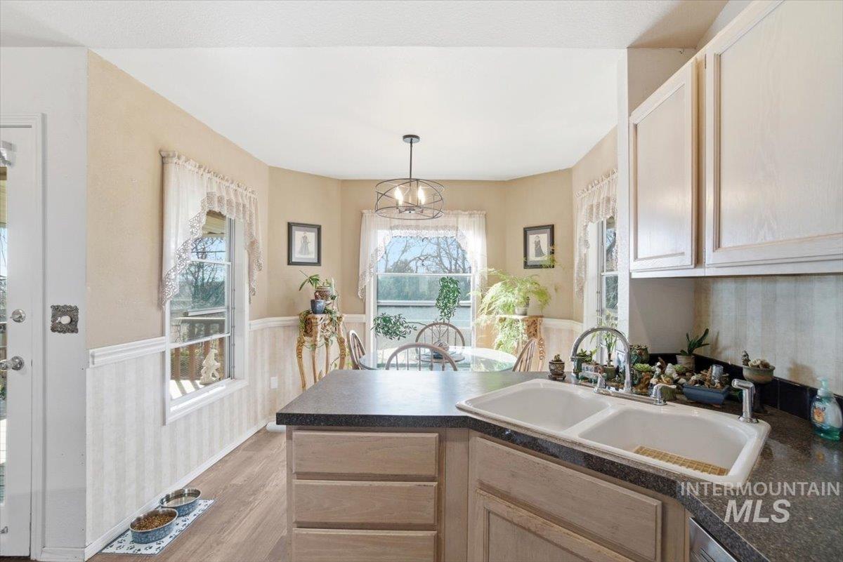 6603 W Summer Hill Dr, Boise, Idaho 83714, 3 Bedrooms, 3 Bathrooms, Residential For Sale, Price $690,000, 98977016