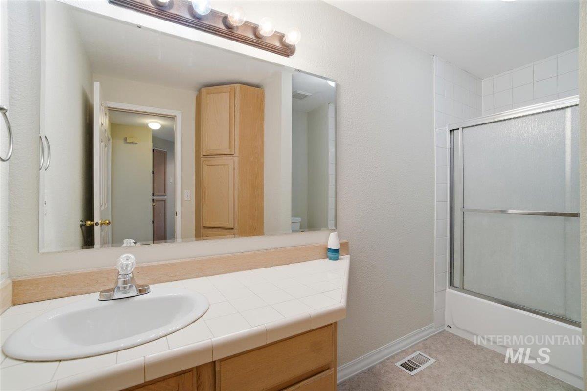 6603 W Summer Hill Dr, Boise, Idaho 83714, 3 Bedrooms, 3 Bathrooms, Residential For Sale, Price $690,000, 98977016