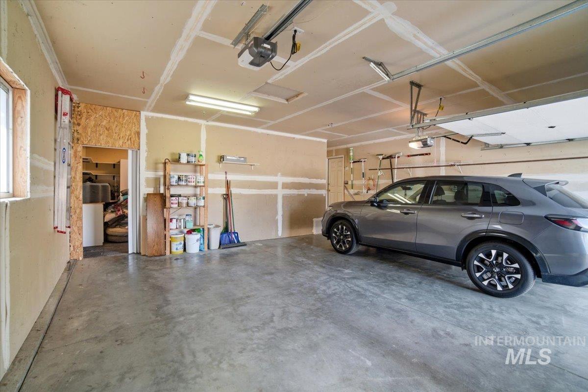 6603 W Summer Hill Dr, Boise, Idaho 83714, 3 Bedrooms, 3 Bathrooms, Residential For Sale, Price $690,000, 98977016