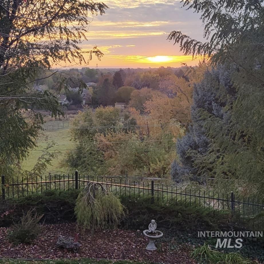 6603 W Summer Hill Dr, Boise, Idaho 83714, 3 Bedrooms, 3 Bathrooms, Residential For Sale, Price $690,000, 98977016