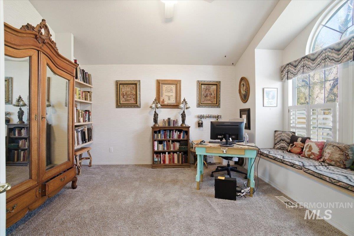 6603 W Summer Hill Dr, Boise, Idaho 83714, 3 Bedrooms, 3 Bathrooms, Residential For Sale, Price $690,000, 98977016