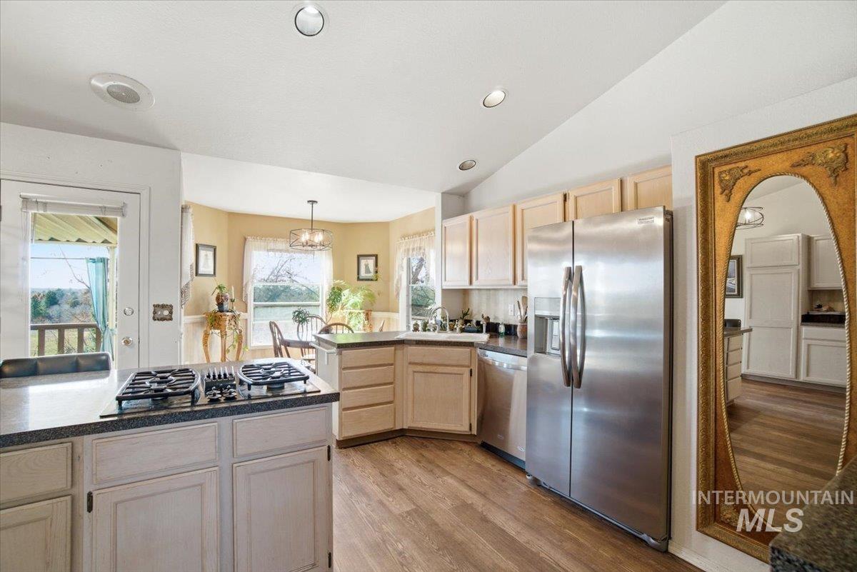 6603 W Summer Hill Dr, Boise, Idaho 83714, 3 Bedrooms, 3 Bathrooms, Residential For Sale, Price $690,000, 98977016