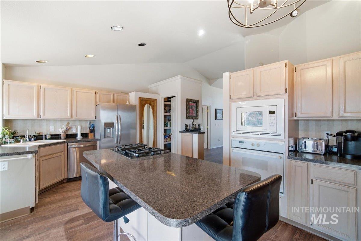 6603 W Summer Hill Dr, Boise, Idaho 83714, 3 Bedrooms, 3 Bathrooms, Residential For Sale, Price $690,000, 98977016