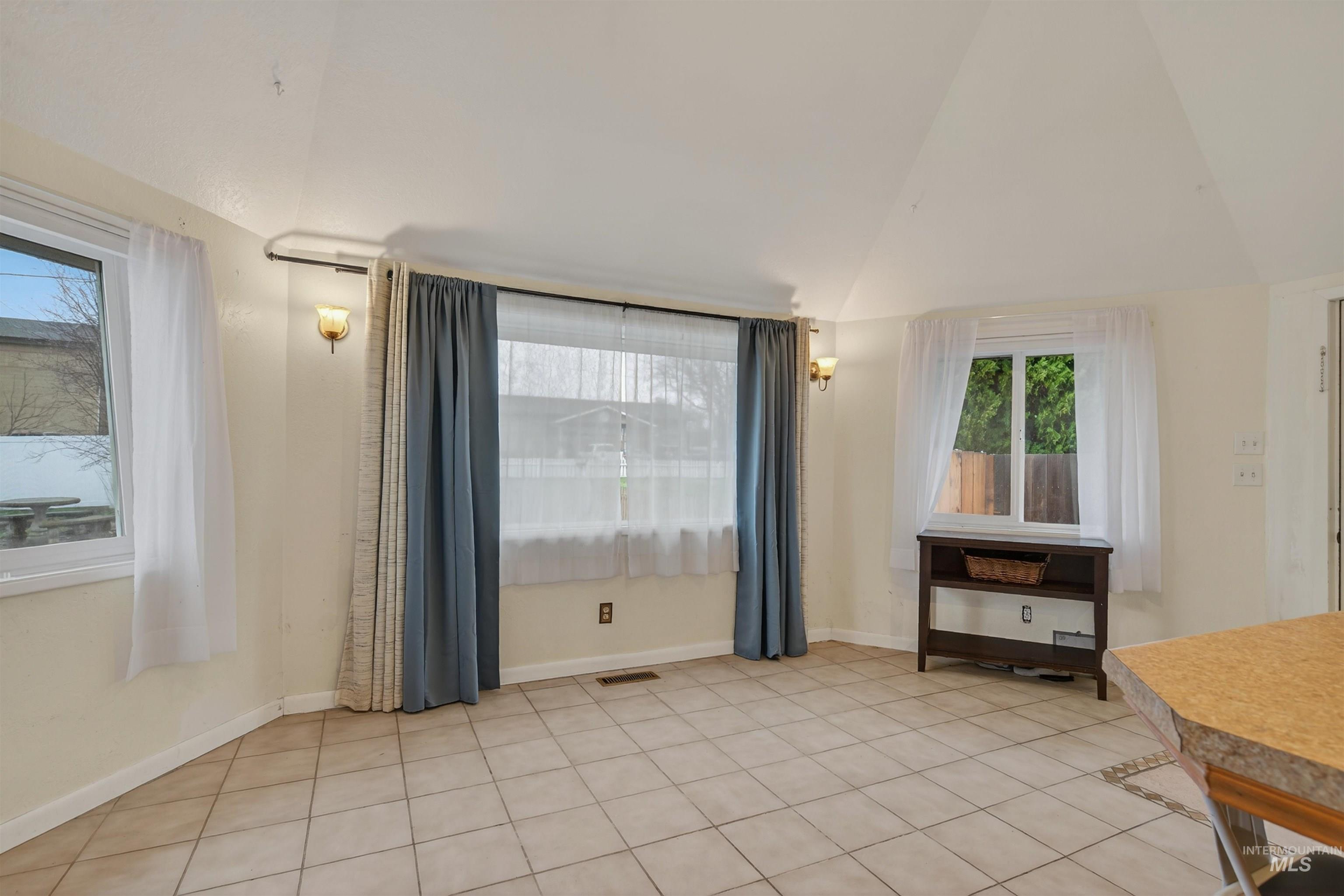 1266 Poplar St, Clarkston, Washington 99403, 3 Bedrooms, 2 Bathrooms, Residential For Sale, Price $319,000,MLS 98977020