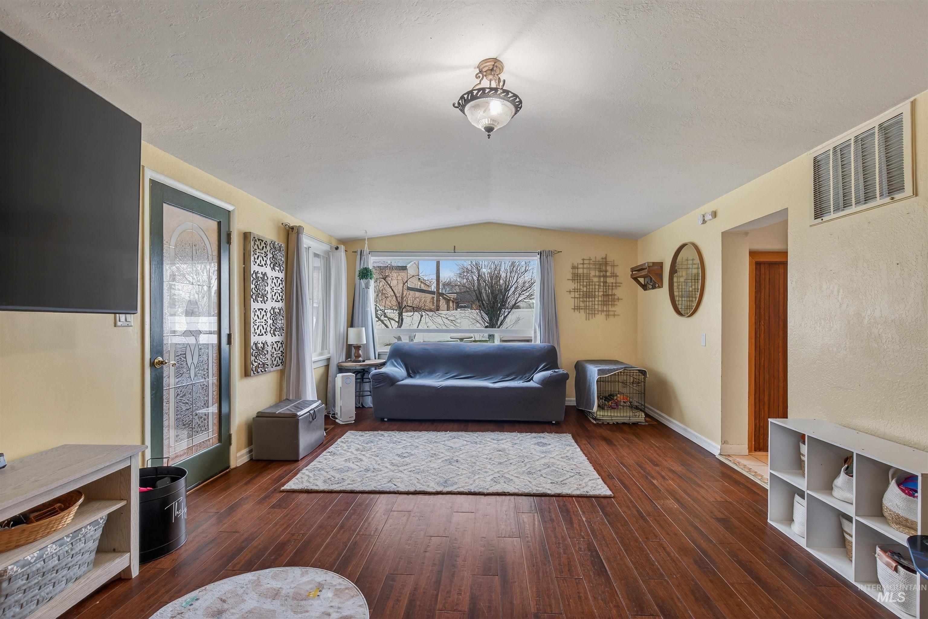 1266 Poplar St, Clarkston, Washington 99403, 3 Bedrooms, 2 Bathrooms, Residential For Sale, Price $320,000, 98977020