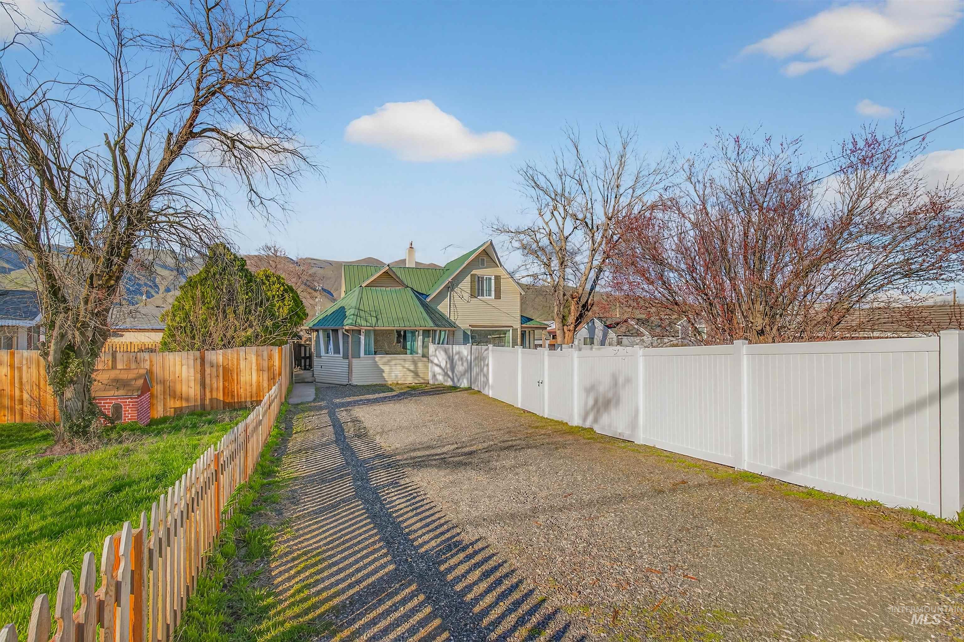 1266 Poplar St, Clarkston, Washington 99403, 3 Bedrooms, 2 Bathrooms, Residential For Sale, Price $319,000,MLS 98977020