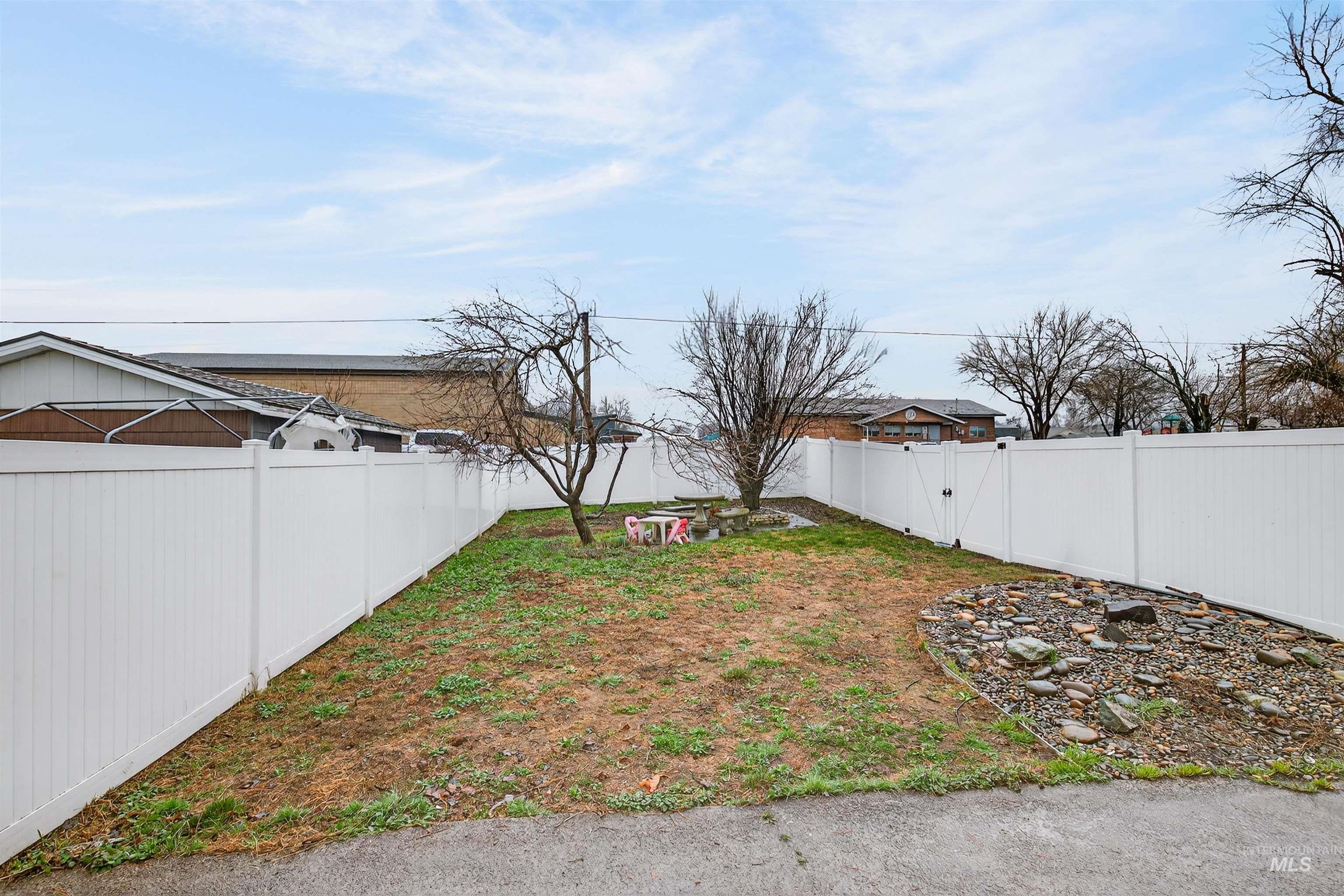 1266 Poplar St, Clarkston, Washington 99403, 3 Bedrooms, 2 Bathrooms, Residential For Sale, Price $320,000, 98977020