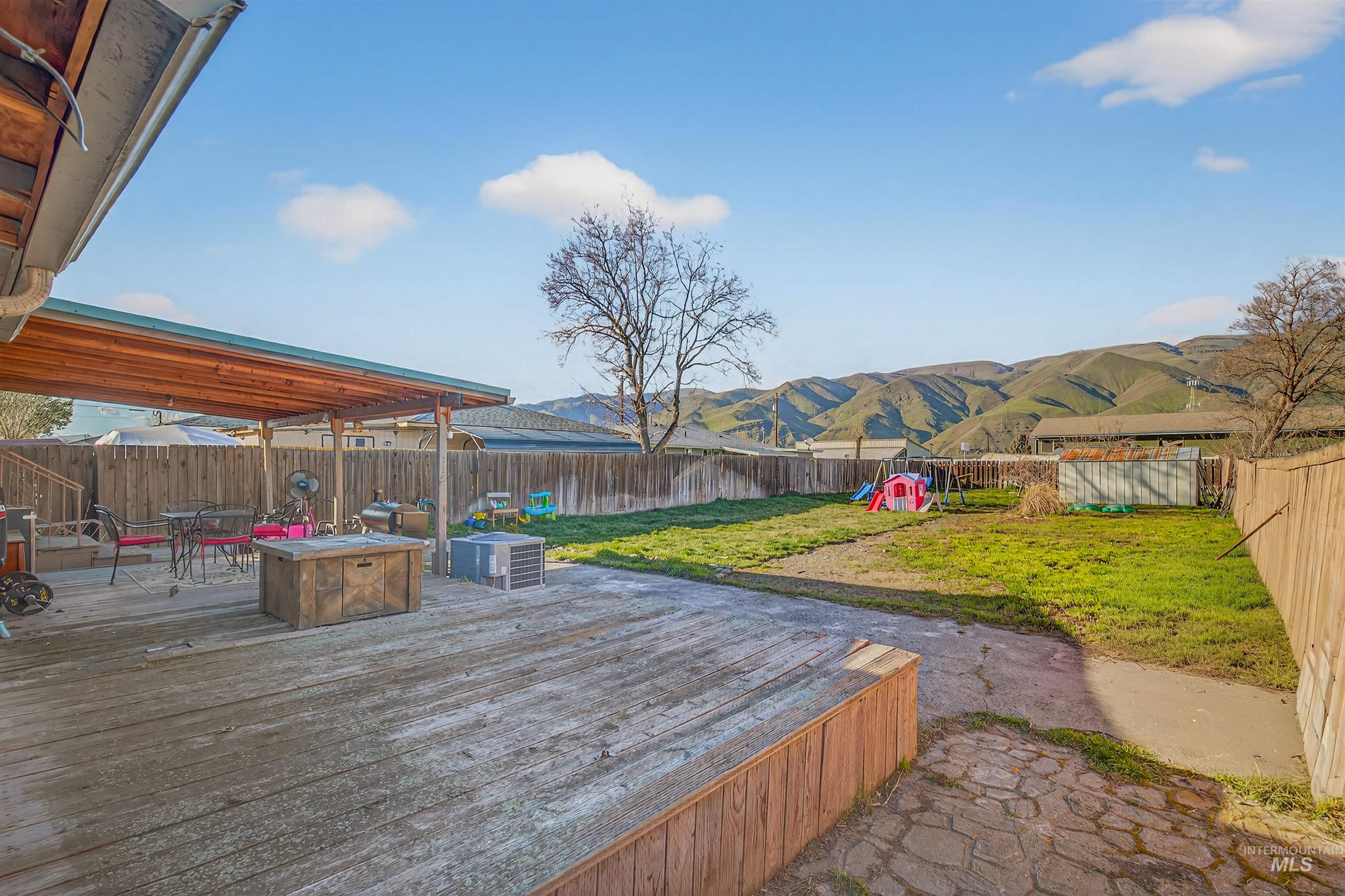 1266 Poplar St, Clarkston, Washington 99403, 3 Bedrooms, 2 Bathrooms, Residential For Sale, Price $319,000,MLS 98977020