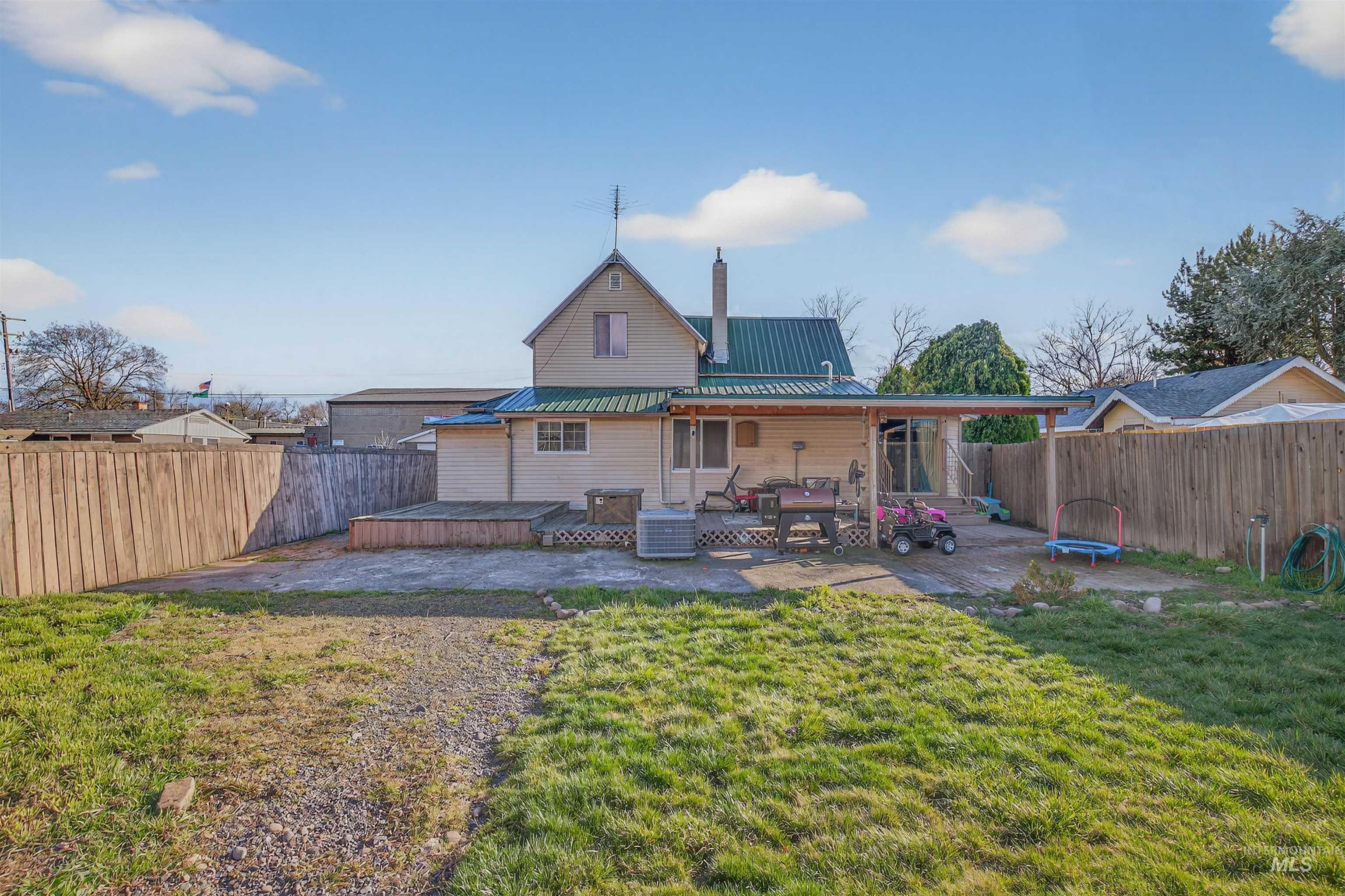 1266 Poplar St, Clarkston, Washington 99403, 3 Bedrooms, 2 Bathrooms, Residential For Sale, Price $319,000,MLS 98977020