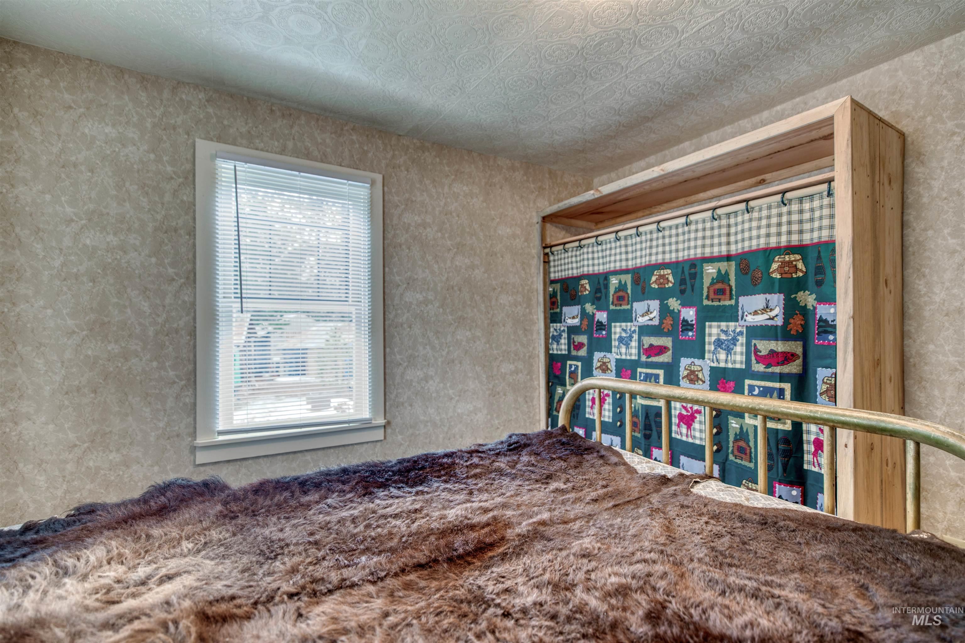 205 Standifer St, Placerville, Idaho 83666-4019, 2 Bedrooms, 1 Bathroom, Residential For Sale, Price $177,000, 98977023