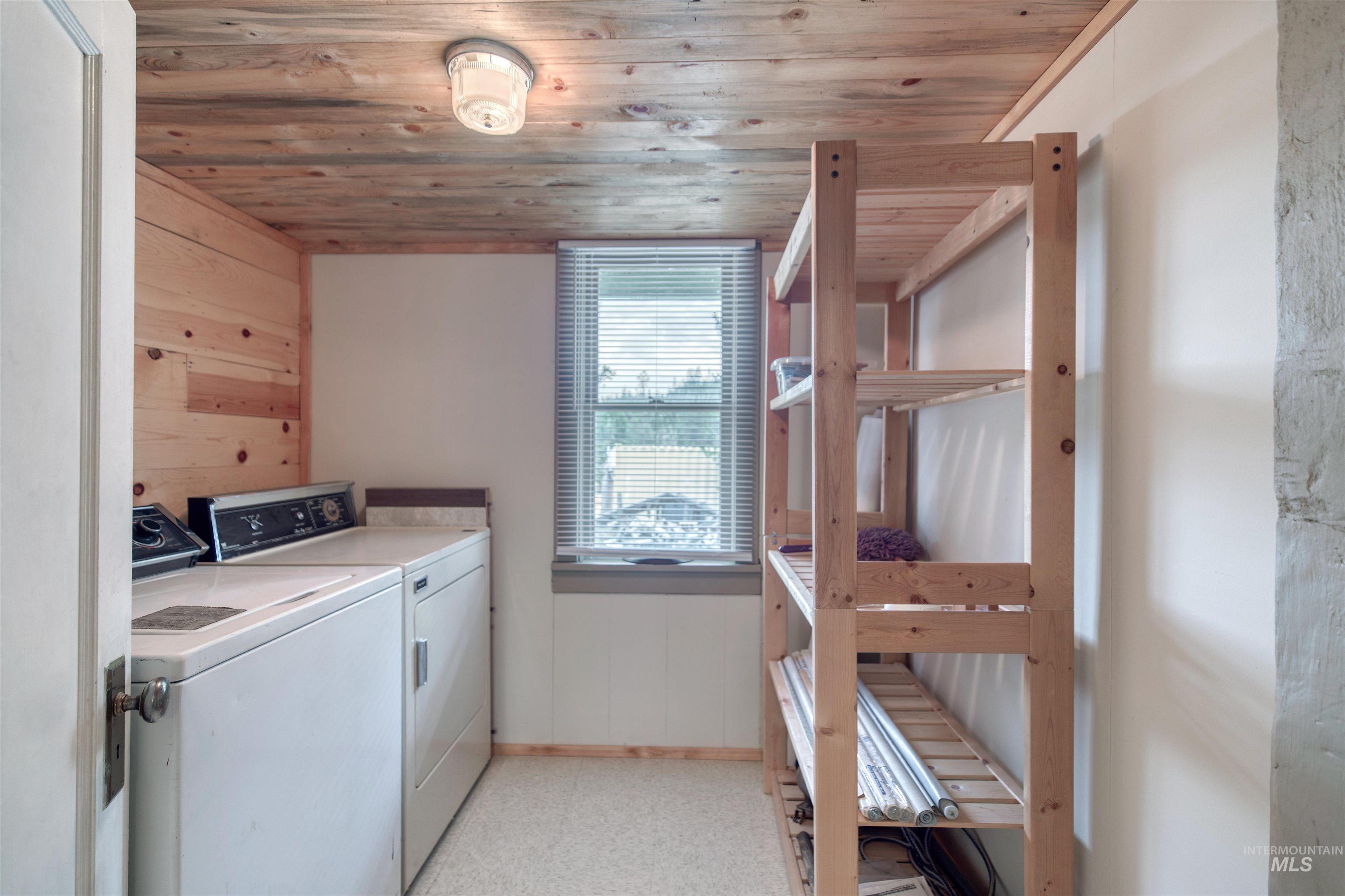 205 Standifer St, Placerville, Idaho 83666-4019, 2 Bedrooms, 1 Bathroom, Residential For Sale, Price $177,000, 98977023