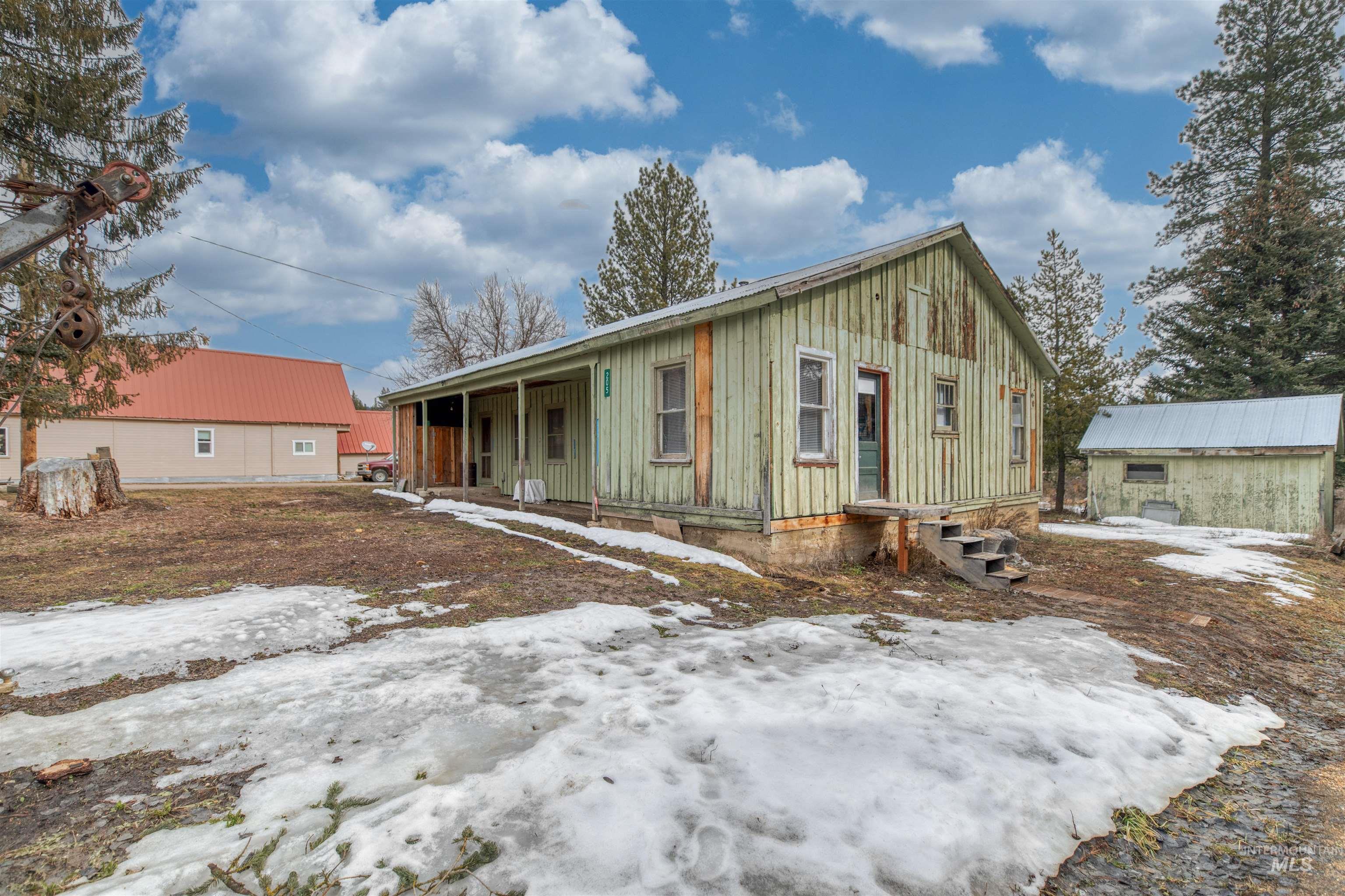 205 Standifer St, Placerville, Idaho 83666-4019, 2 Bedrooms, 1 Bathroom, Residential For Sale, Price $177,000, 98977023