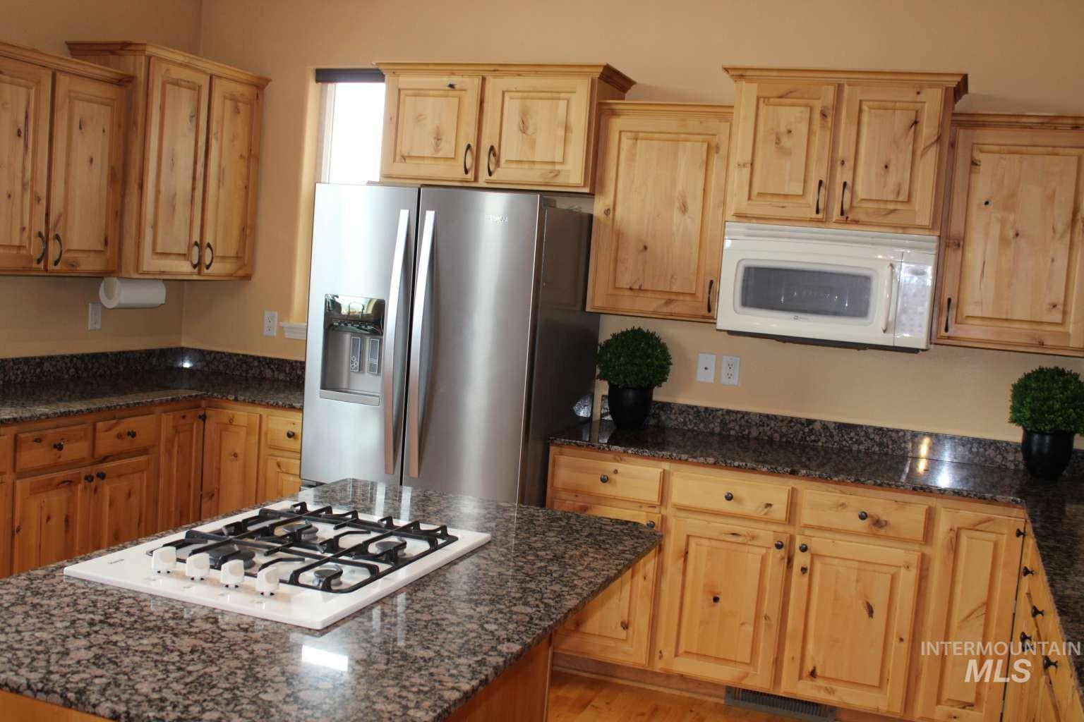 1422 River View Ln, Buhl, Idaho 83316, 4 Bedrooms, 3.5 Bathrooms, Residential For Sale, Price $879,990, 98977026