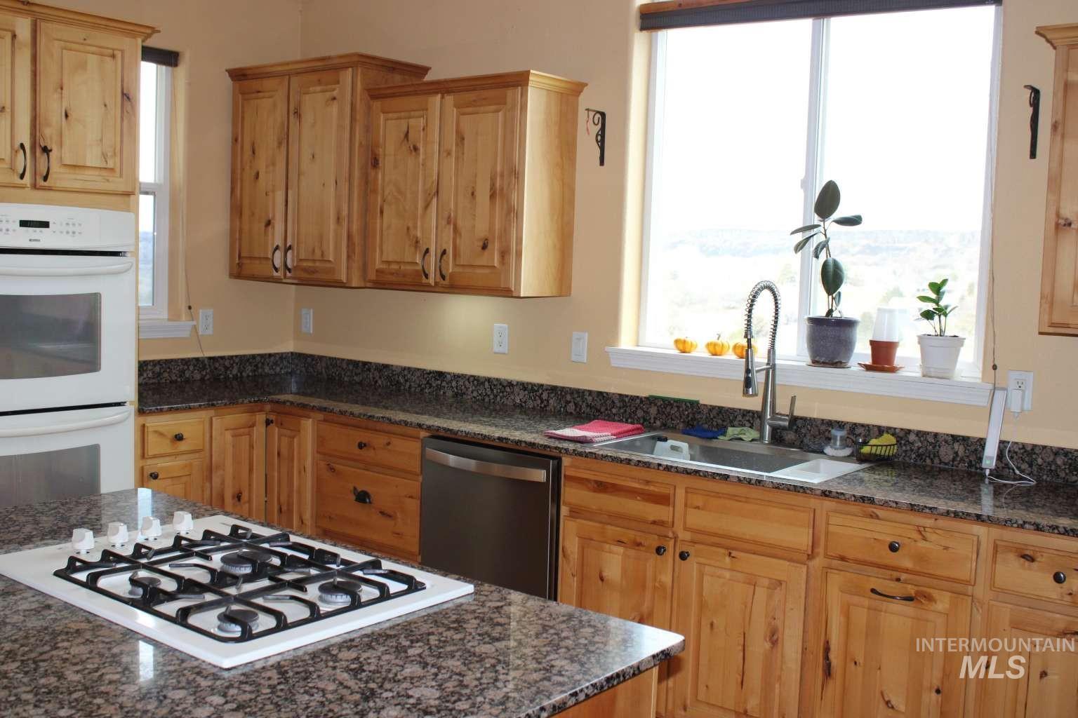 1422 River View Ln, Buhl, Idaho 83316, 4 Bedrooms, 3.5 Bathrooms, Residential For Sale, Price $879,990, 98977026