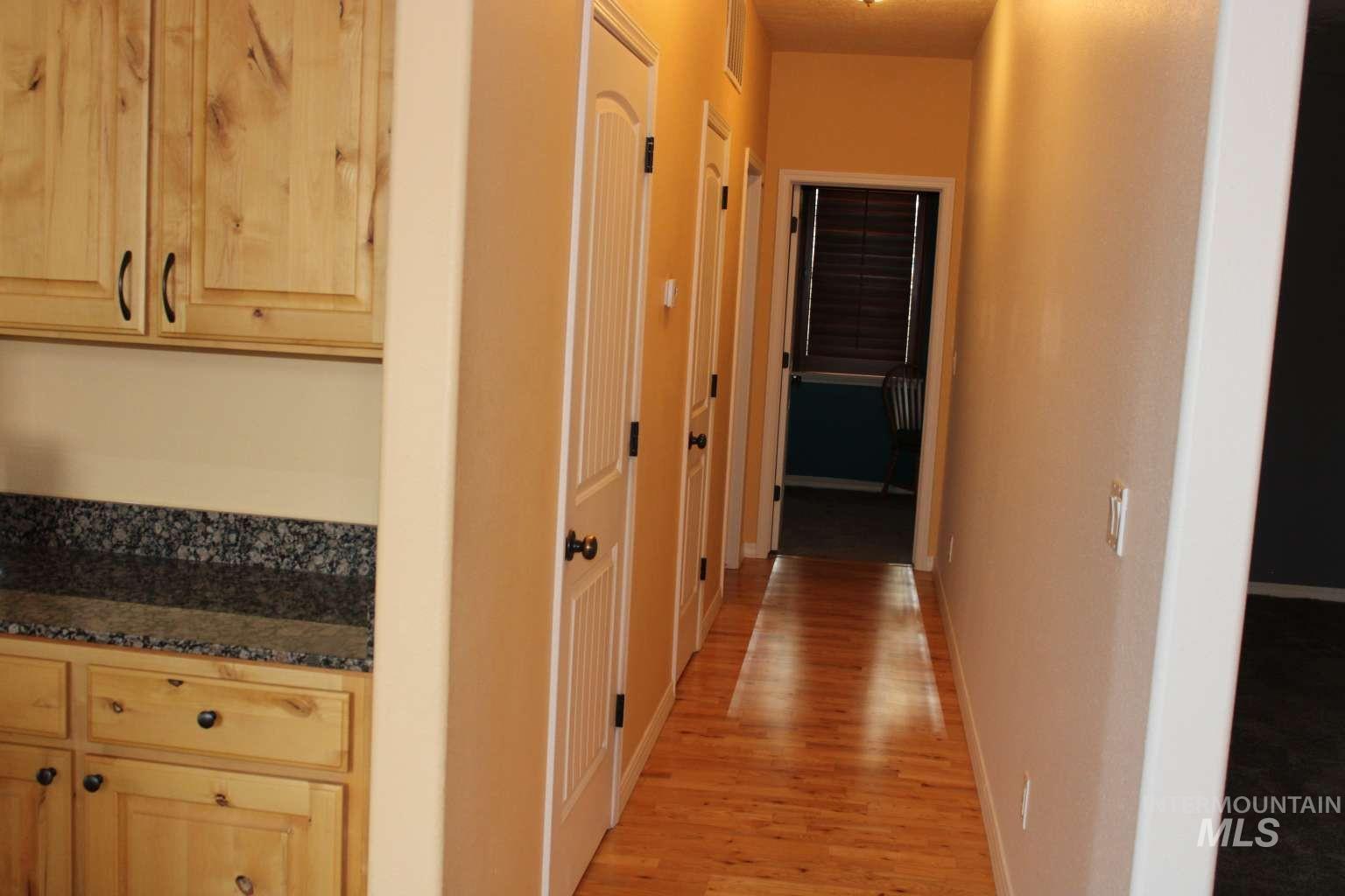 1422 River View Ln, Buhl, Idaho 83316, 4 Bedrooms, 3.5 Bathrooms, Residential For Sale, Price $879,990, 98977026