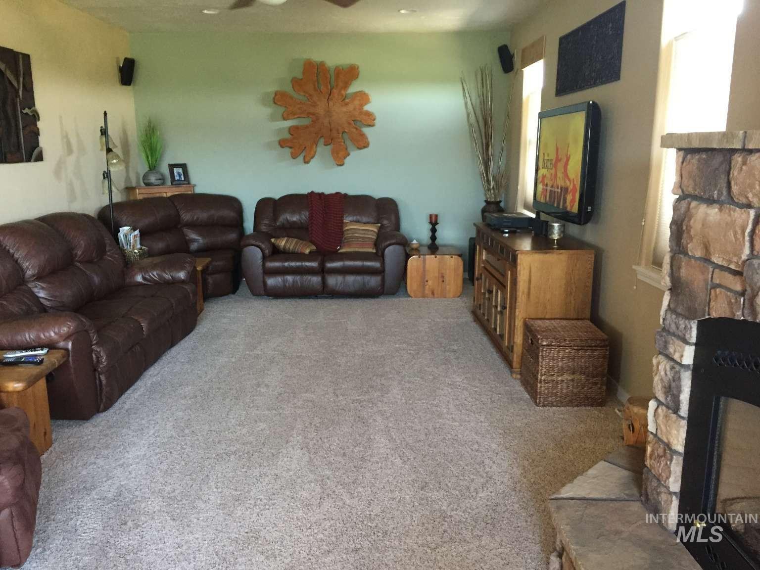 1422 River View Ln, Buhl, Idaho 83316, 4 Bedrooms, 3.5 Bathrooms, Residential For Sale, Price $879,990, 98977026