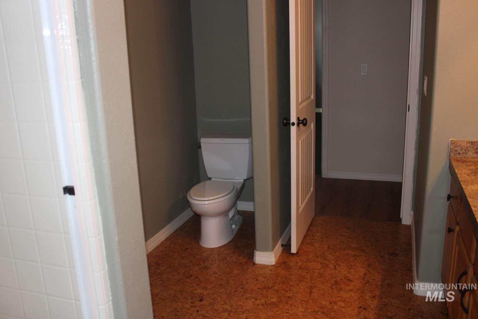 1422 River View Ln, Buhl, Idaho 83316, 4 Bedrooms, 3.5 Bathrooms, Residential For Sale, Price $879,990, 98977026